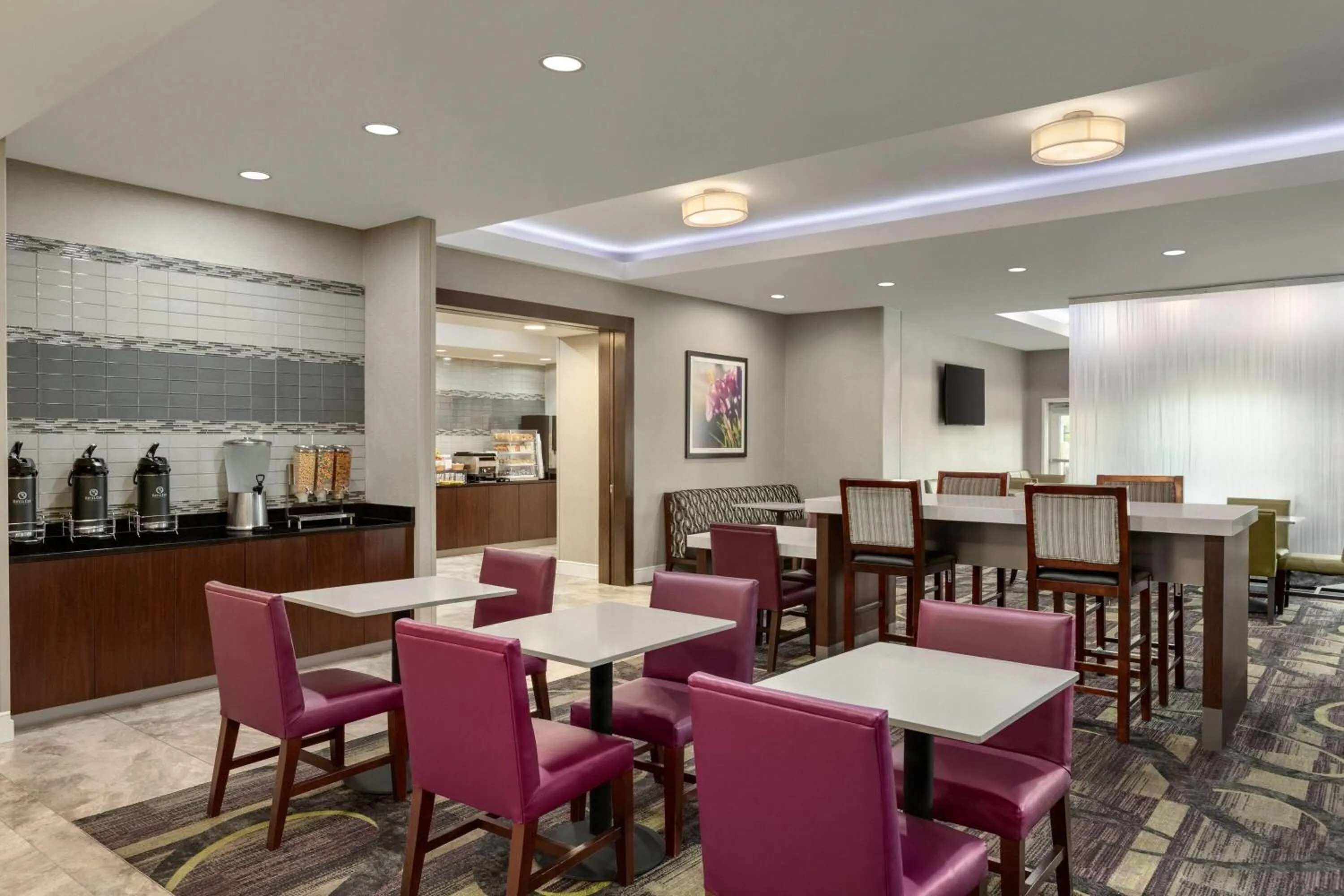 Breakfast in La Quinta by Wyndham Arlington North 6 Flags Dr