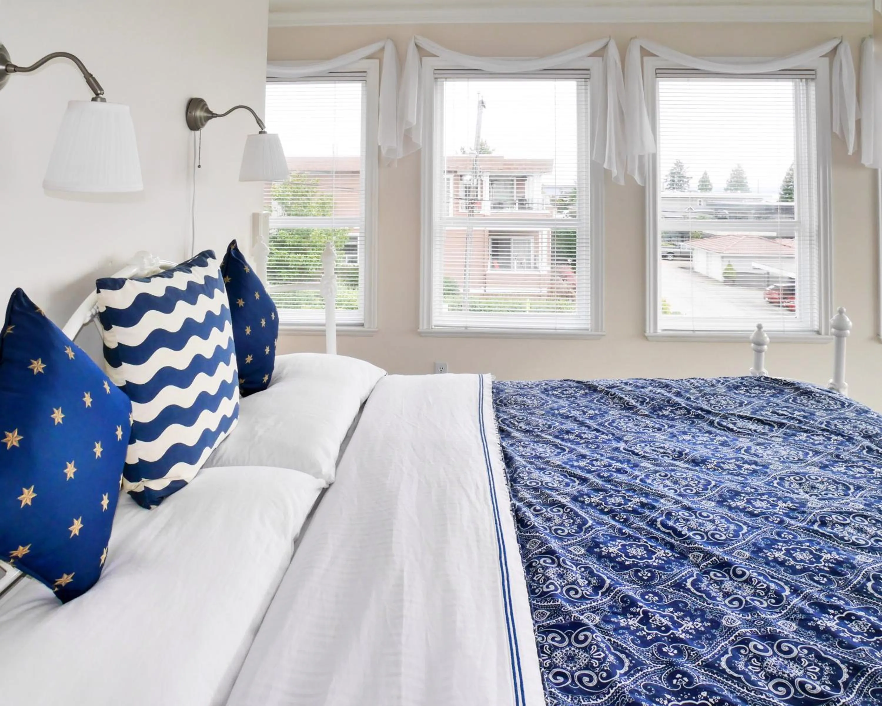 Bed in Star of the Sea guest house