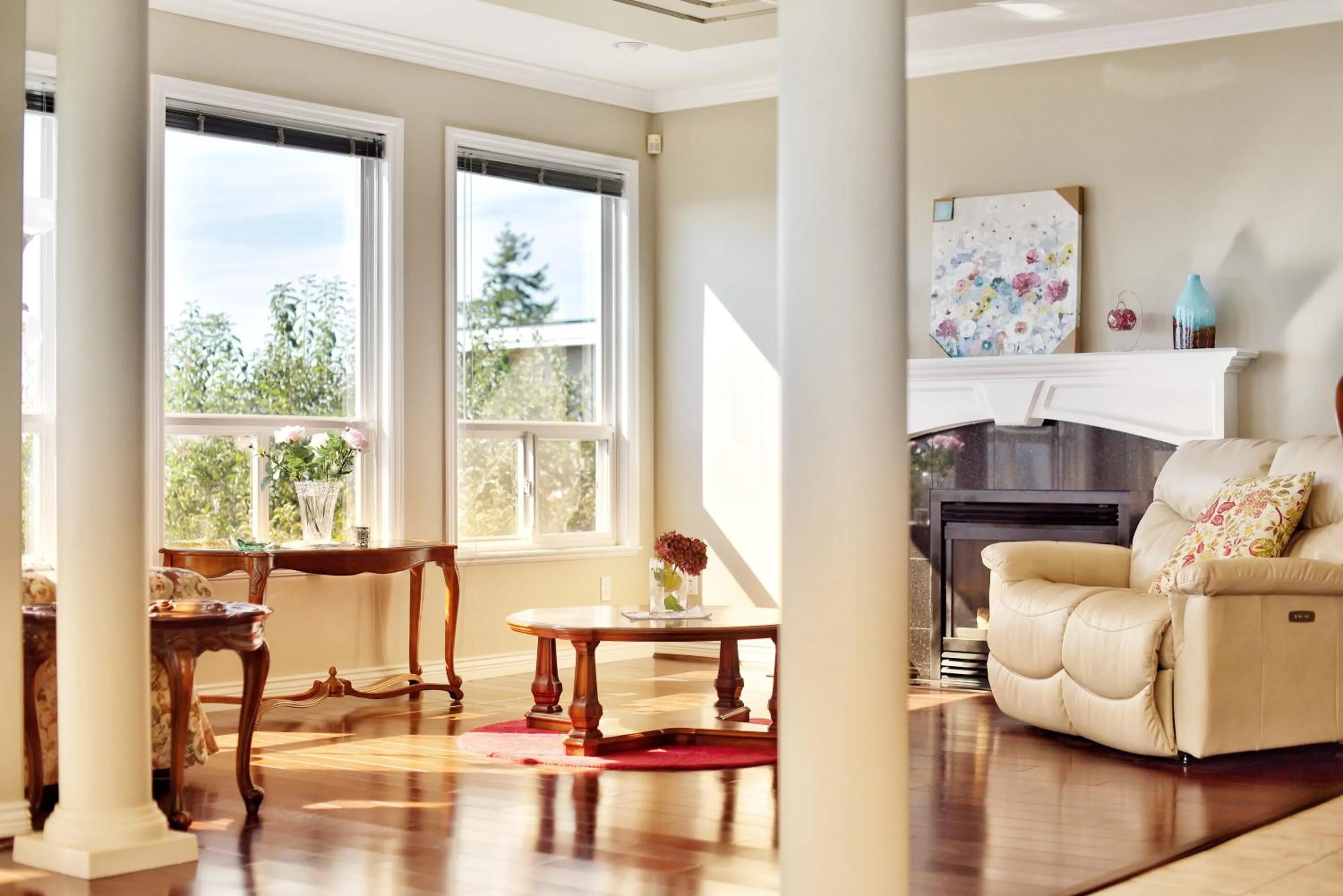 Communal lounge/ TV room in Star of the Sea guest house