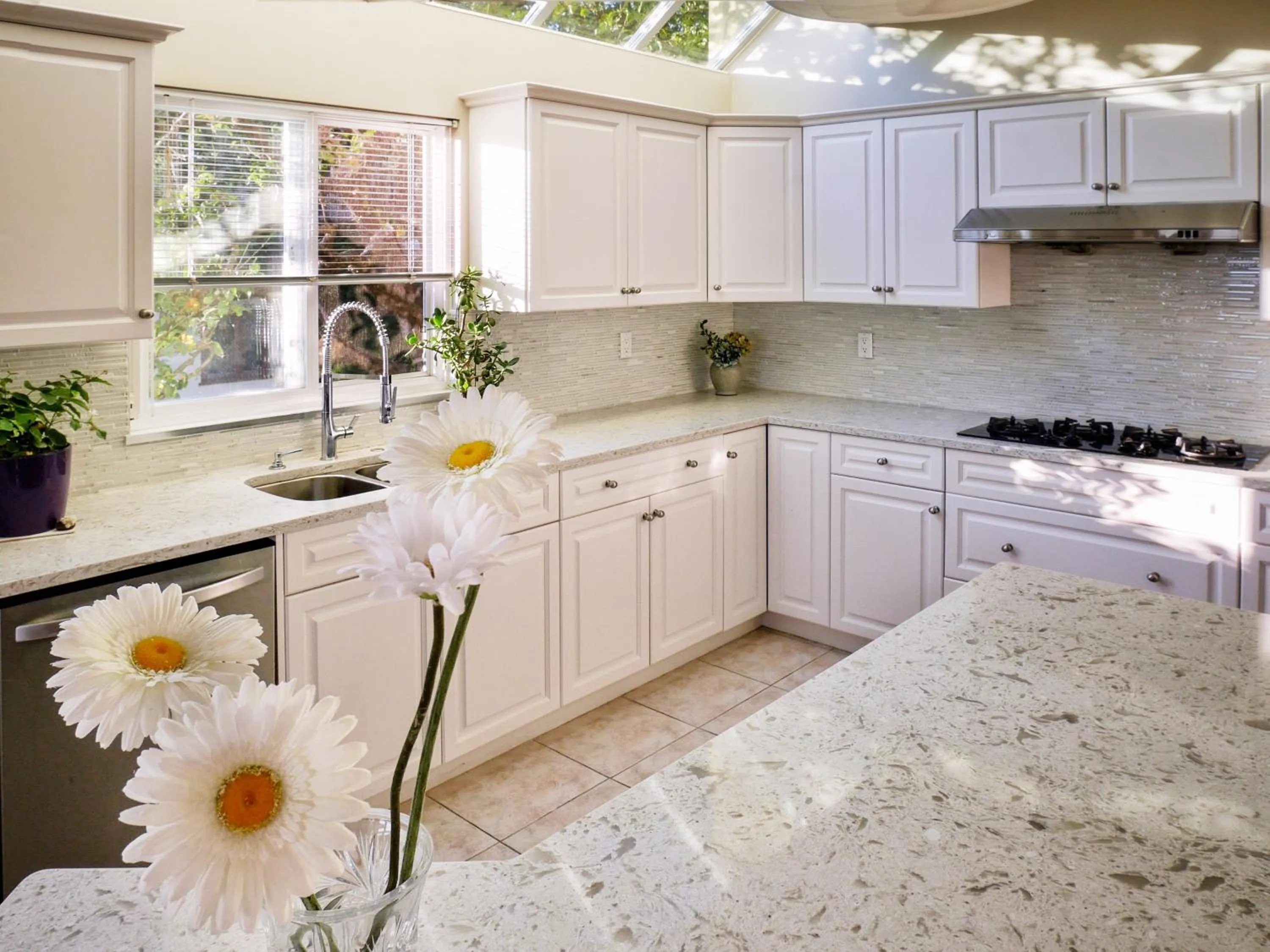 Kitchen or kitchenette in Star of the Sea guest house