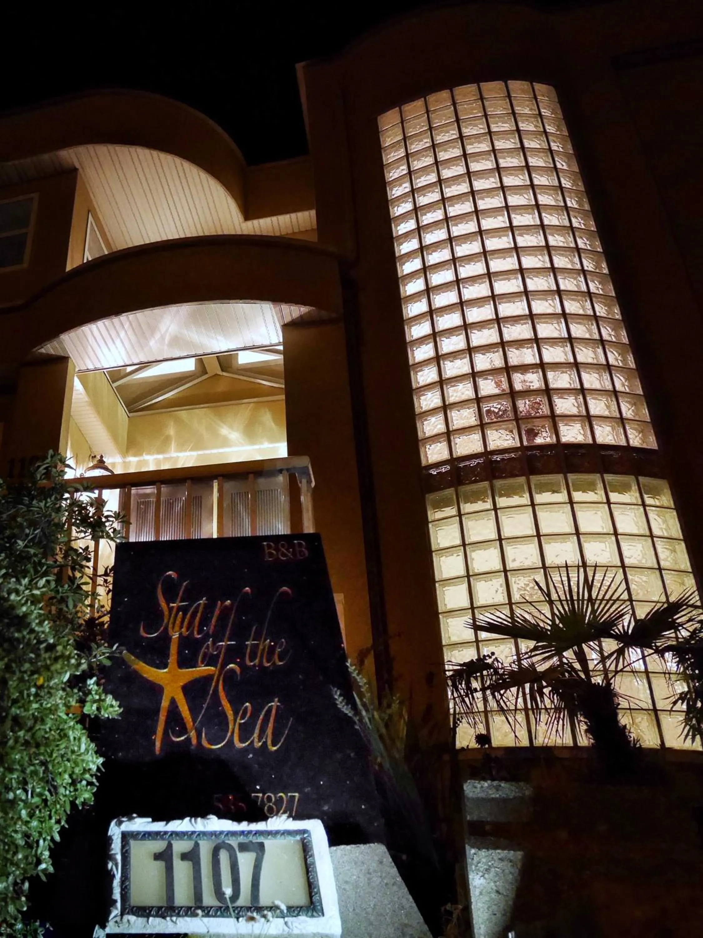 Facade/entrance in Star of the Sea guest house