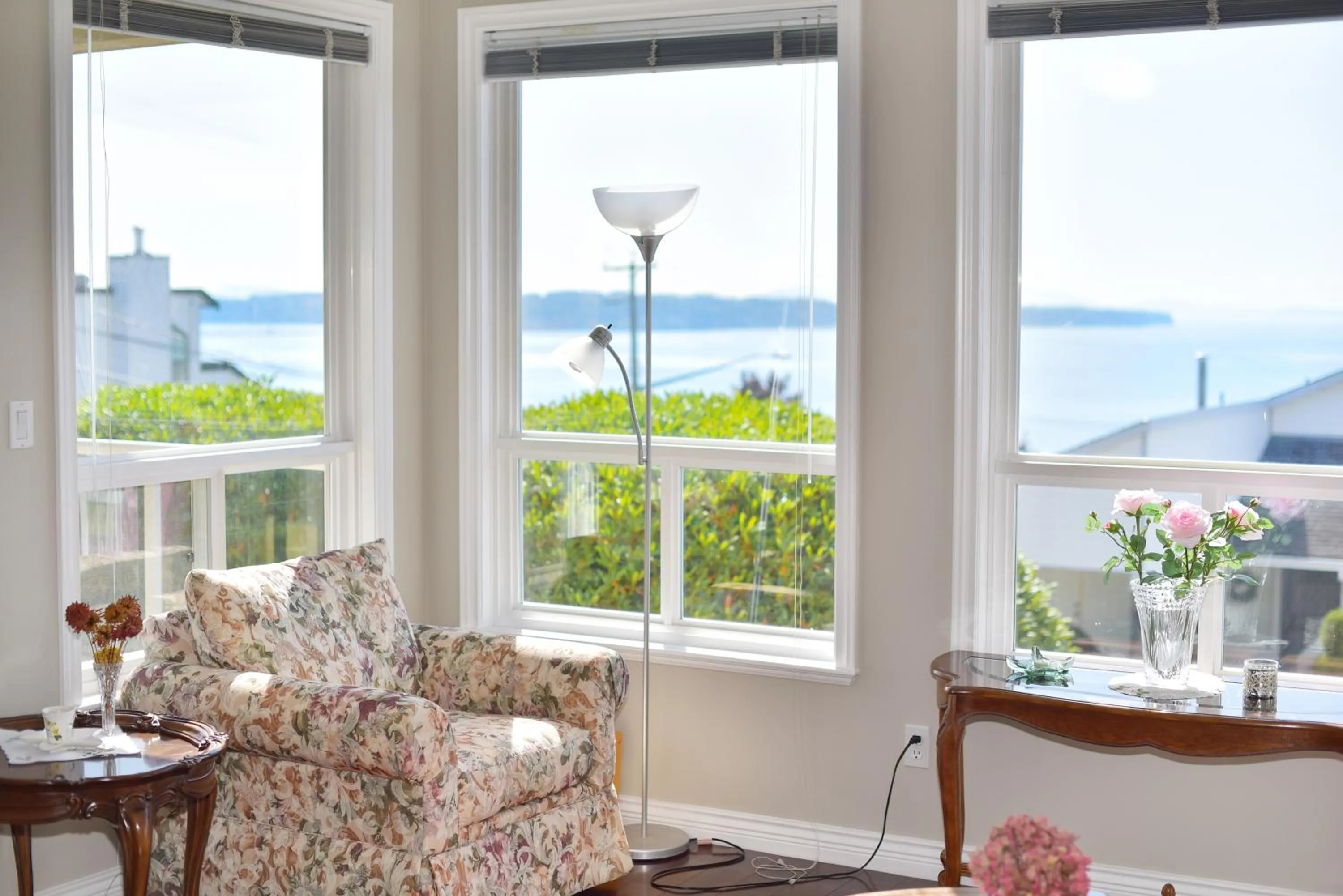 Communal lounge/ TV room in Star of the Sea guest house