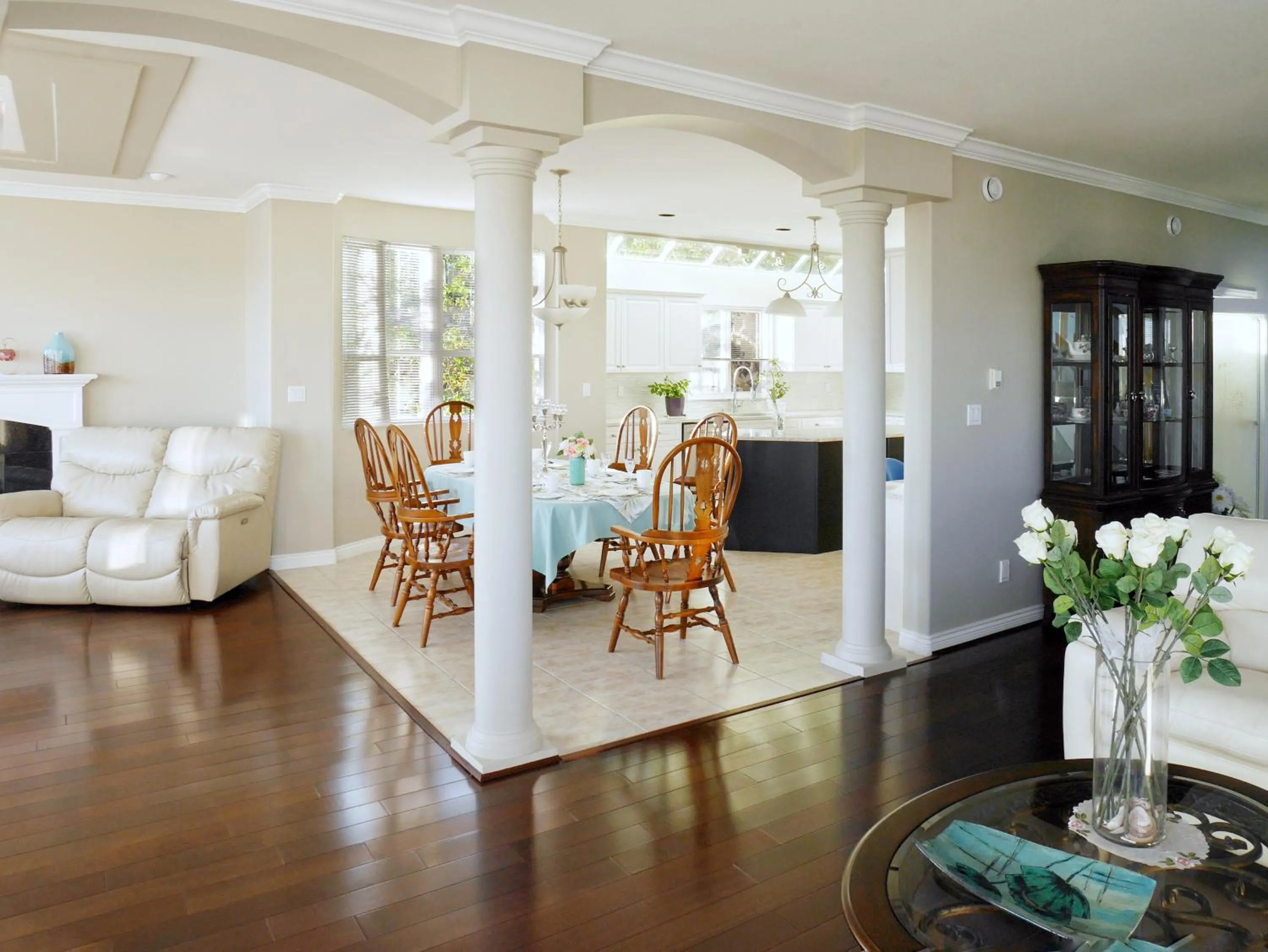 Communal lounge/ TV room in Star of the Sea guest house