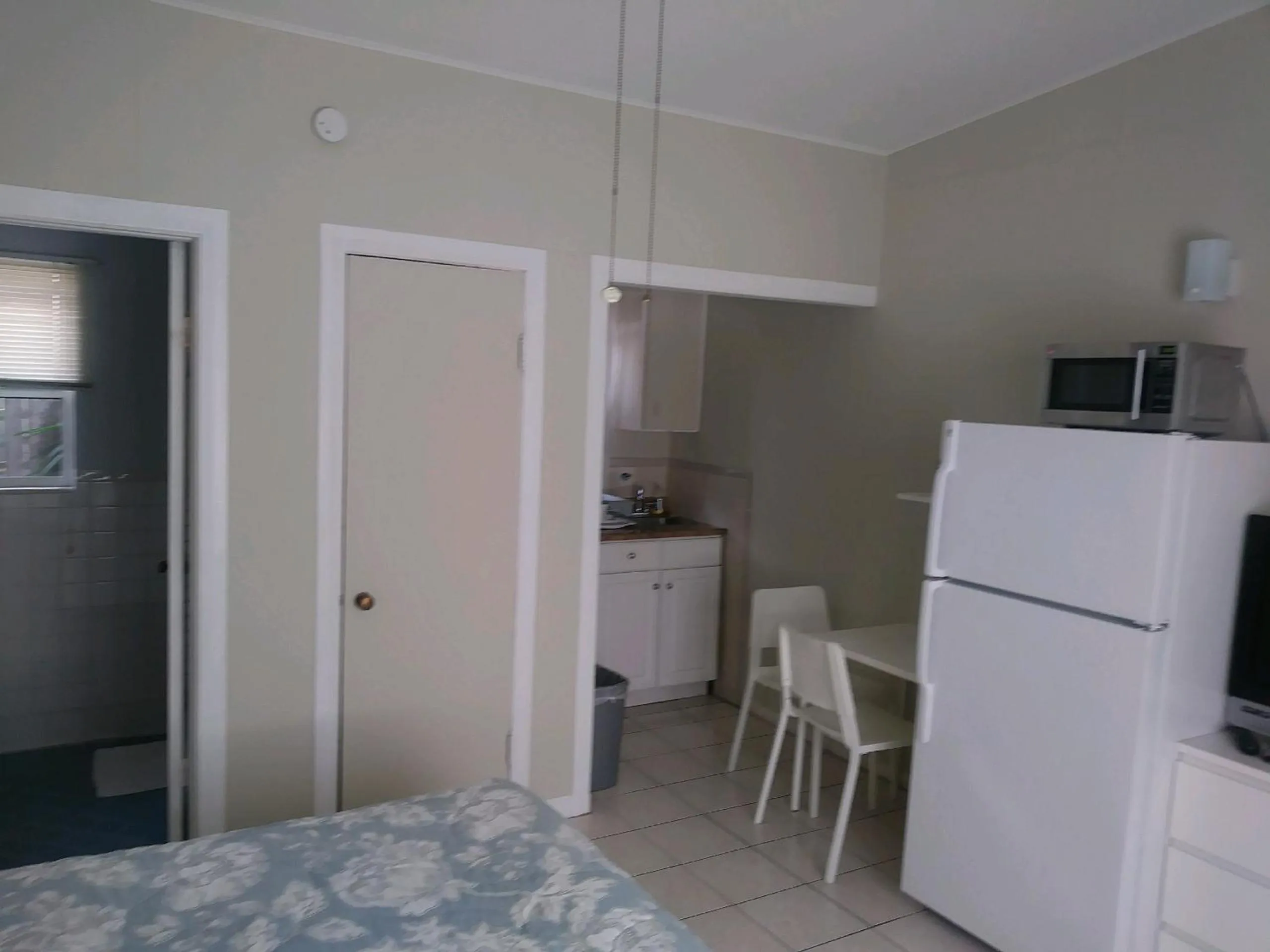 Kitchen or kitchenette in Tropical Sky Ranch Motel