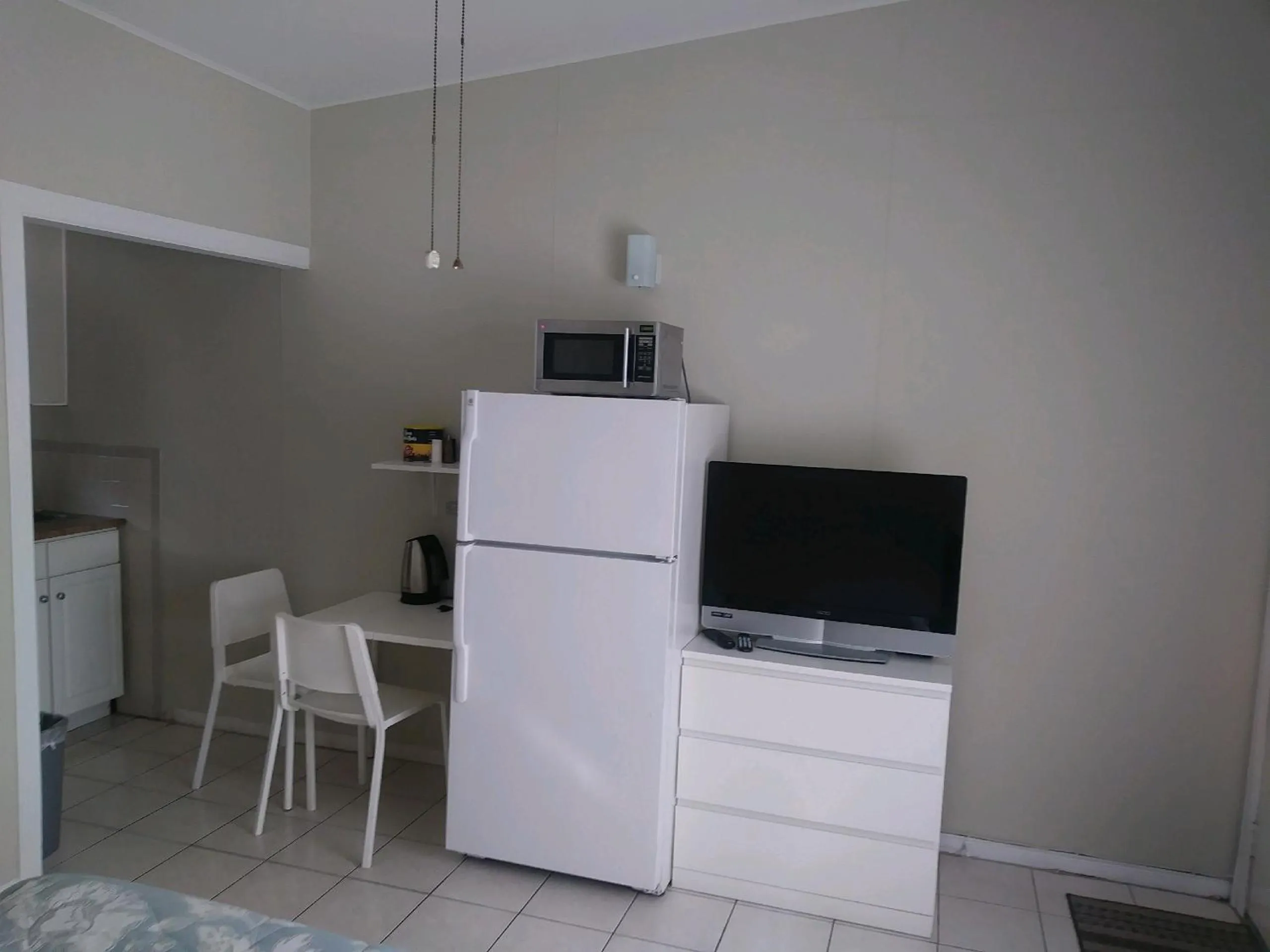 TV and multimedia in Tropical Sky Ranch Motel