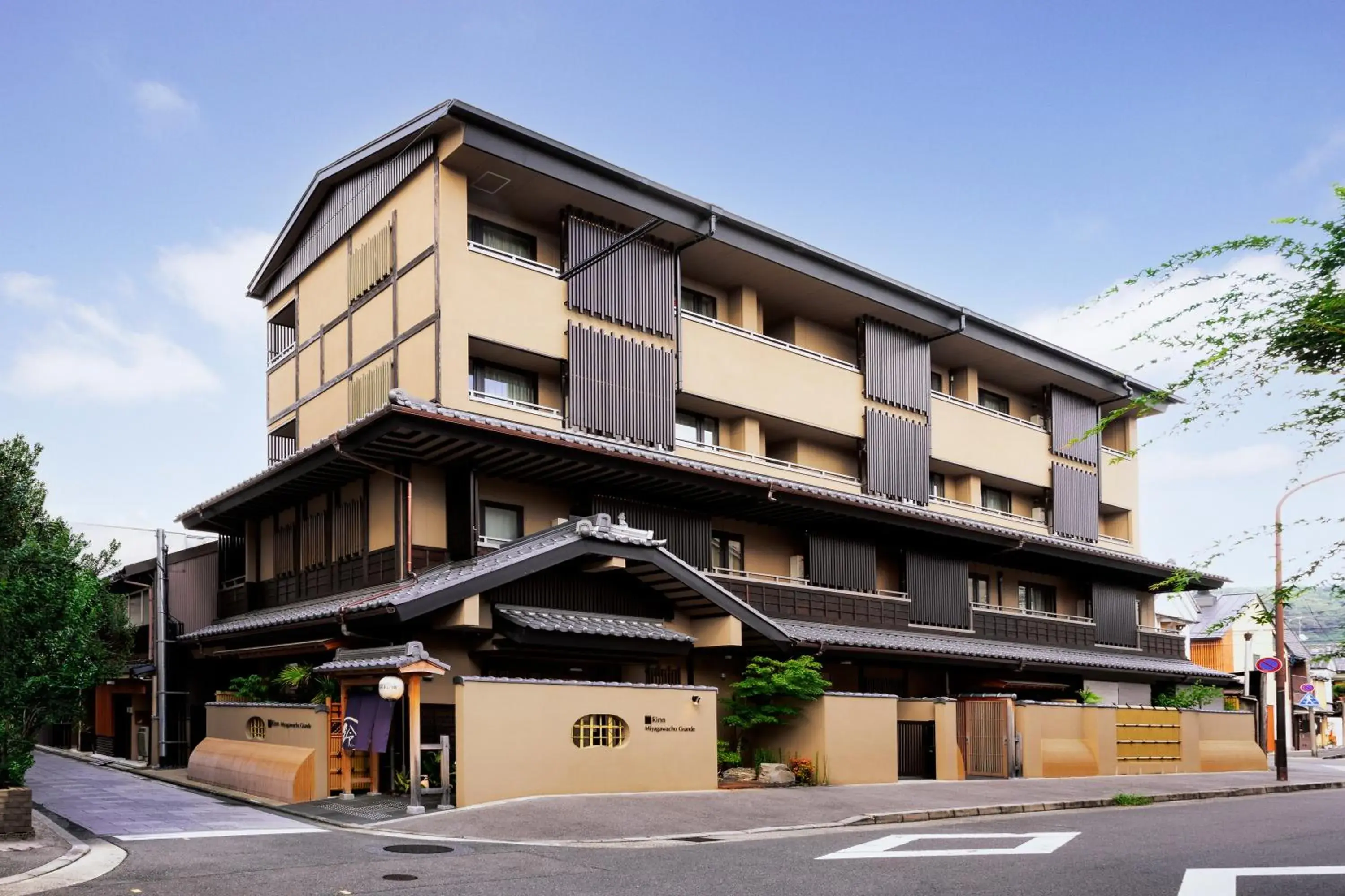 Property building in Rinn Miyagawacho Grande Property building in Rinn Miyagawacho Grande