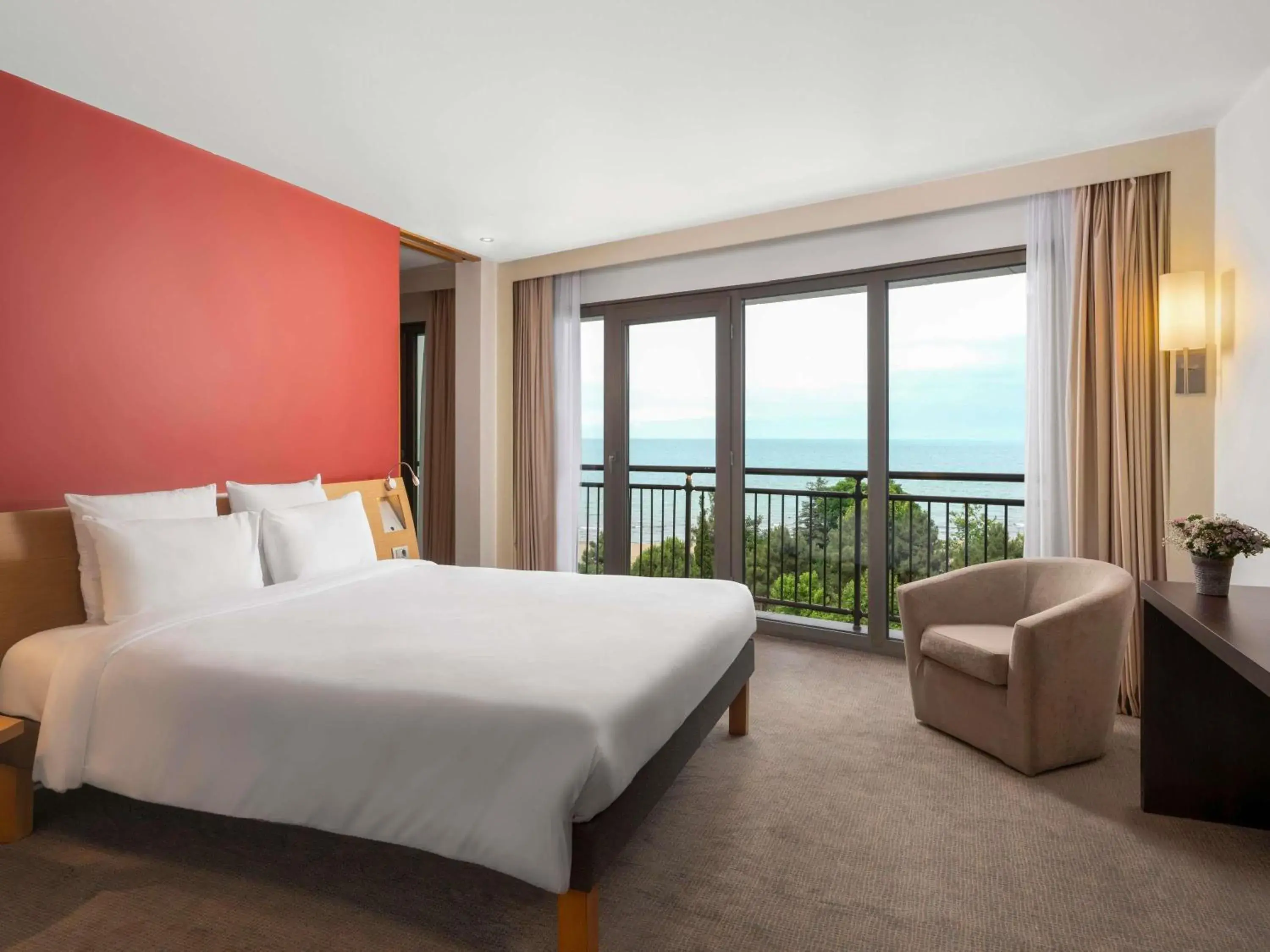 Bedroom, Bed in Novotel Trabzon Bedroom, Bed in Novotel Trabzon