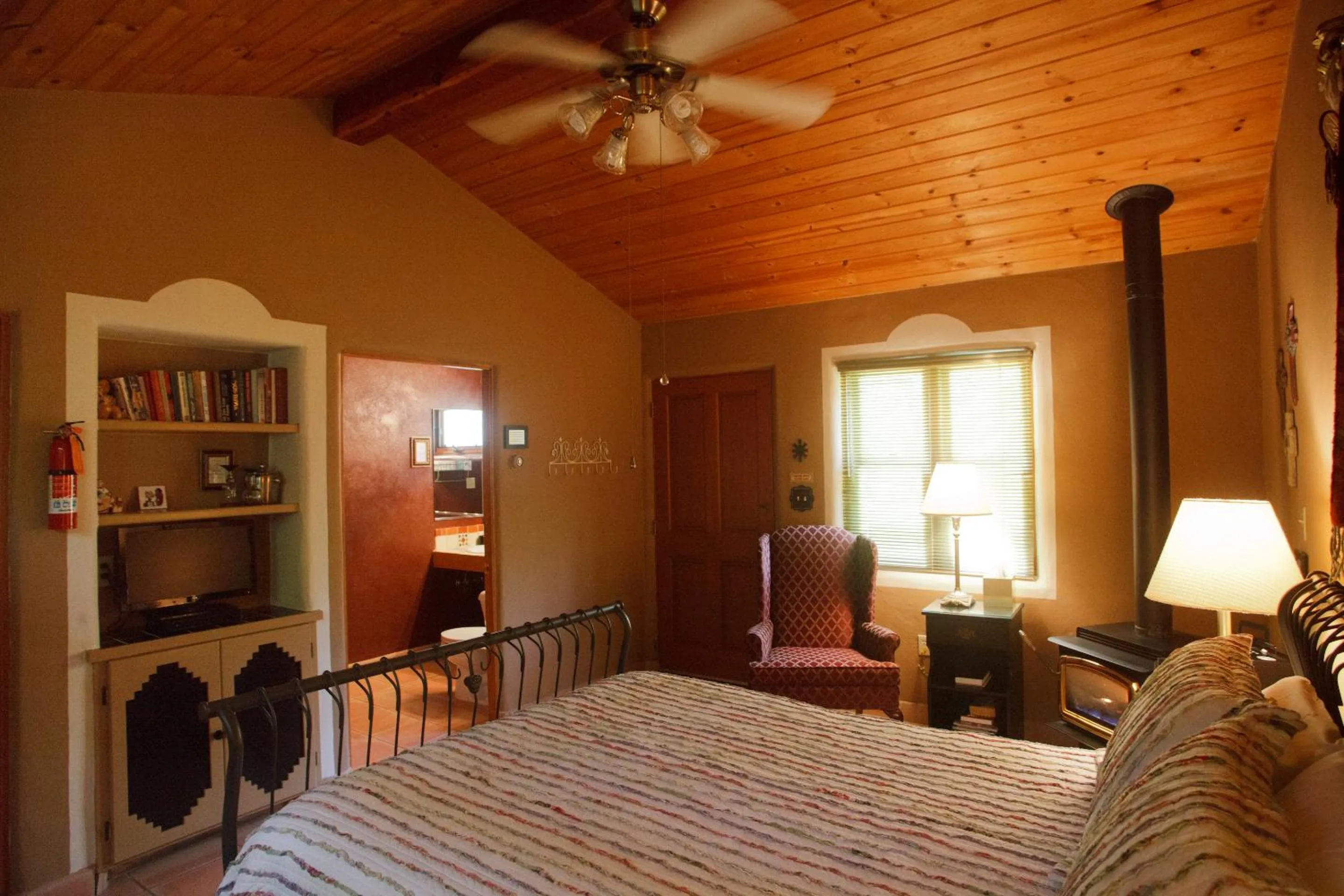 Photo of the whole room, Bed in Dreamcatcher B&B