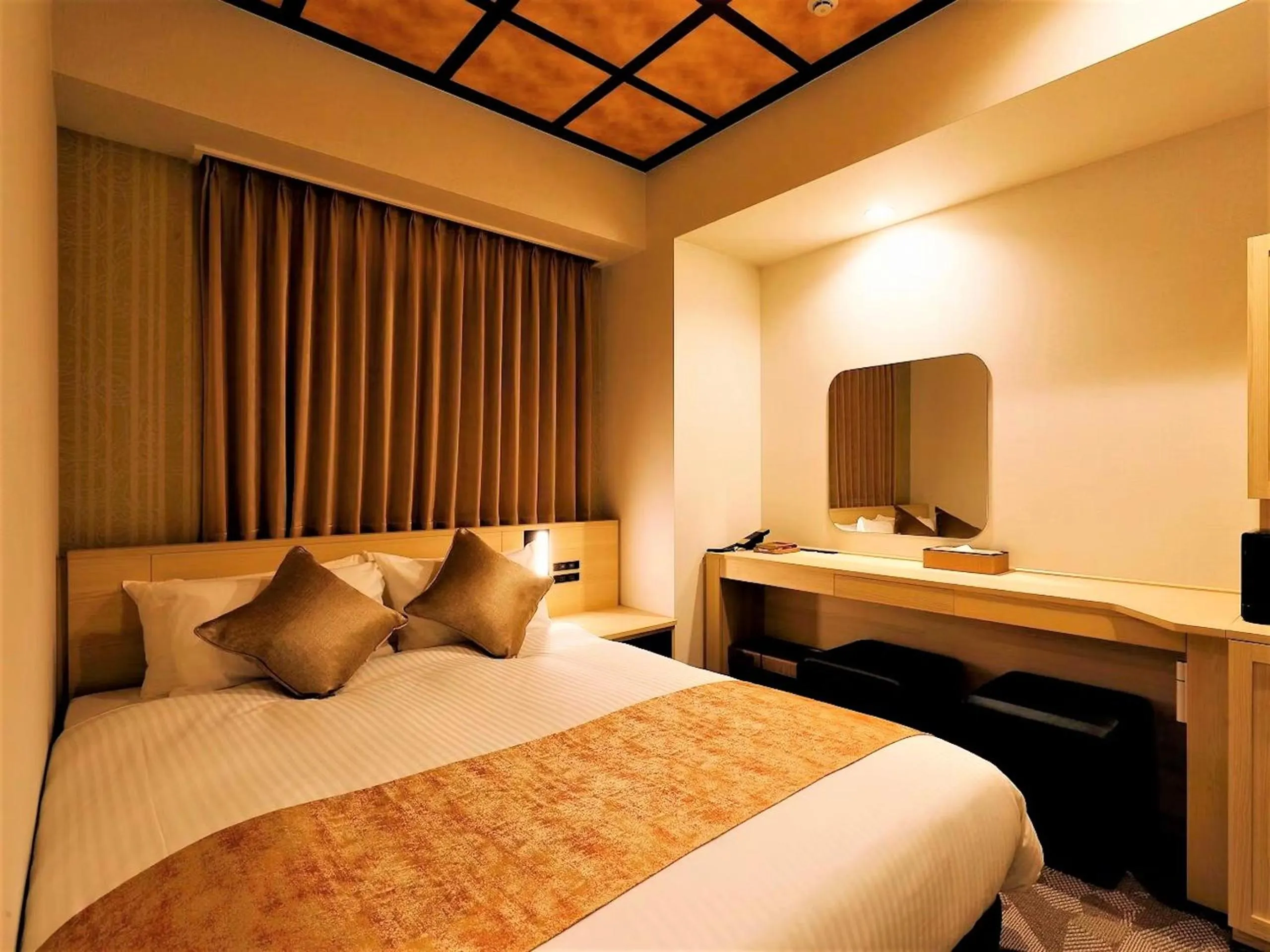 Photo of the whole room, Bed in Daiwa Roynet Hotel KANAZAWA-MIYABI