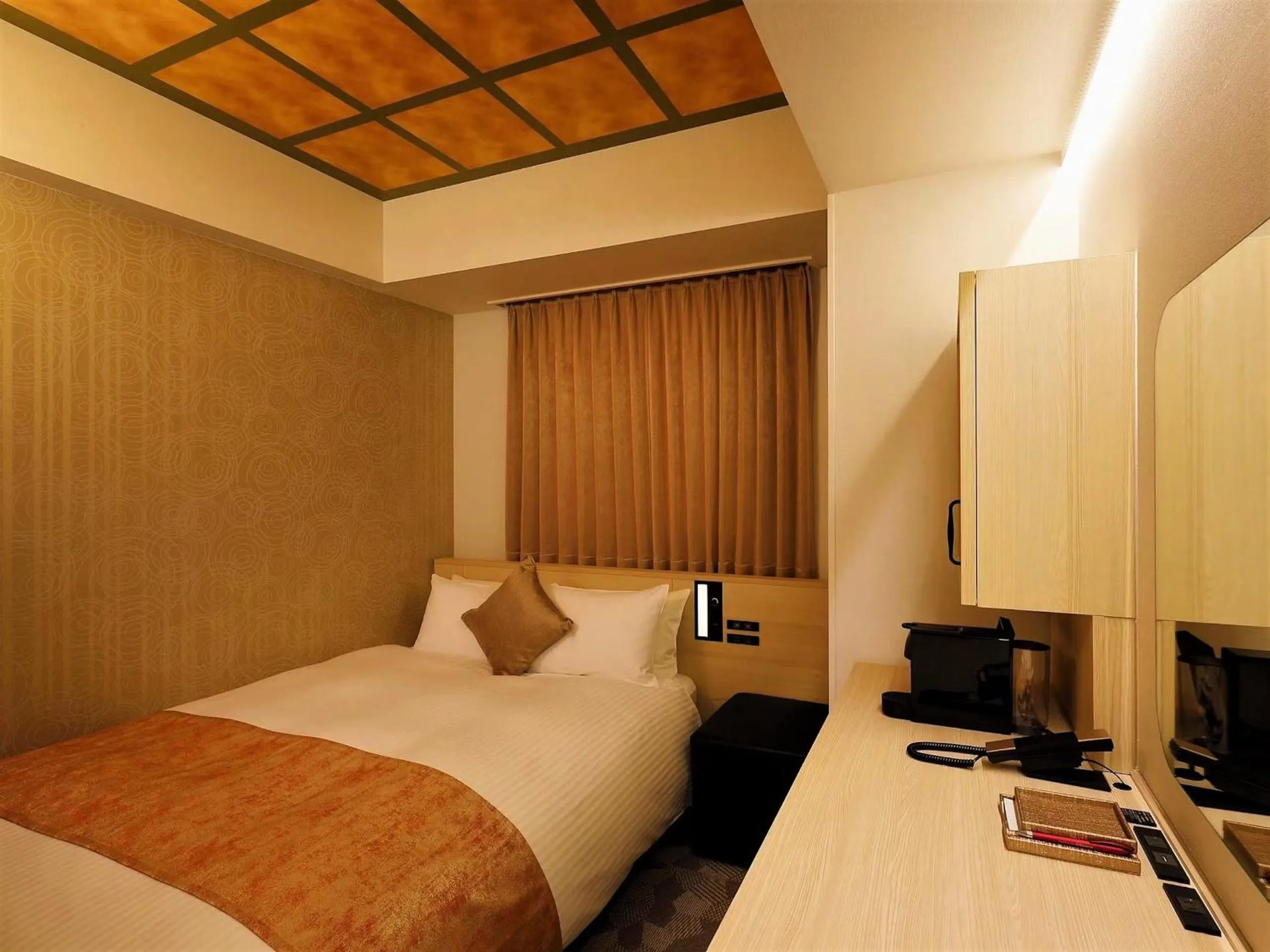 Photo of the whole room, Bed in Daiwa Roynet Hotel KANAZAWA-MIYABI
