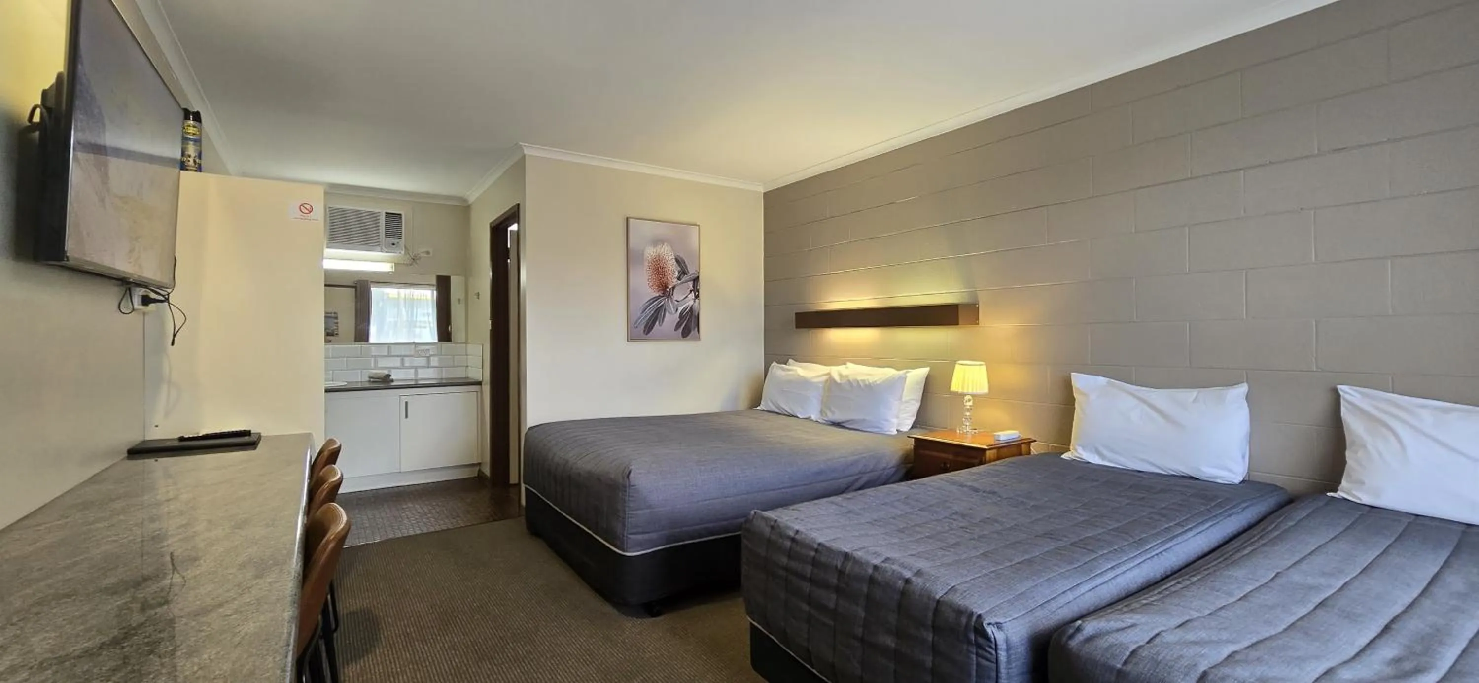 Photo of the whole room, Bed in Admella Motel