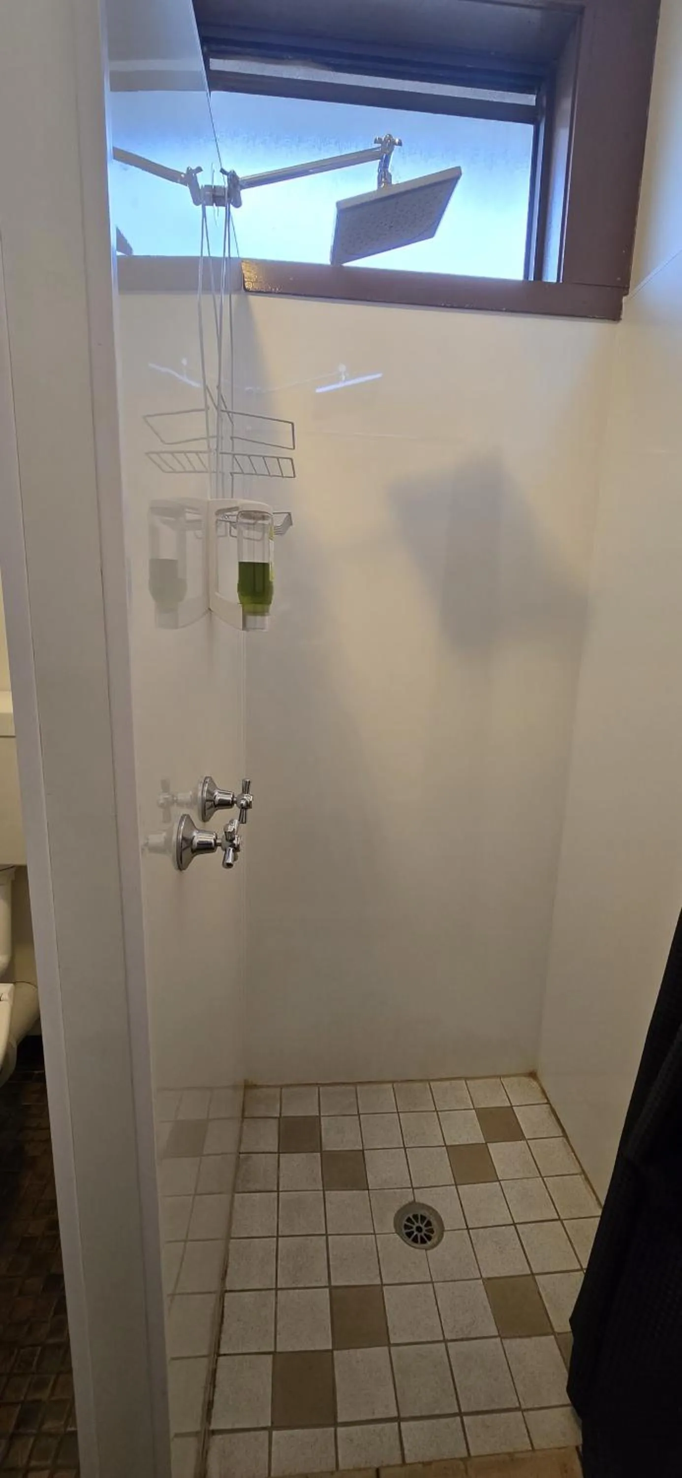 Shower in Admella Motel