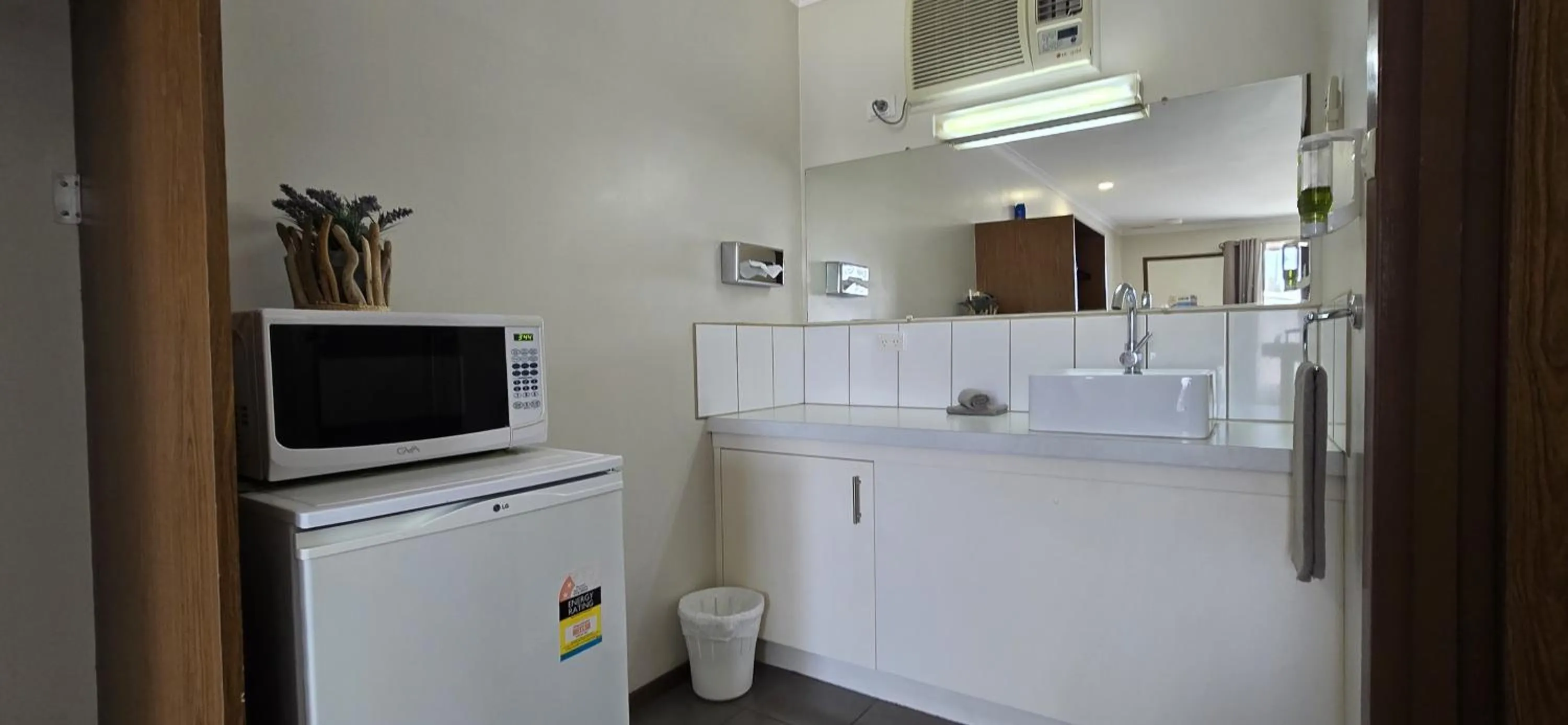 oven in Admella Motel