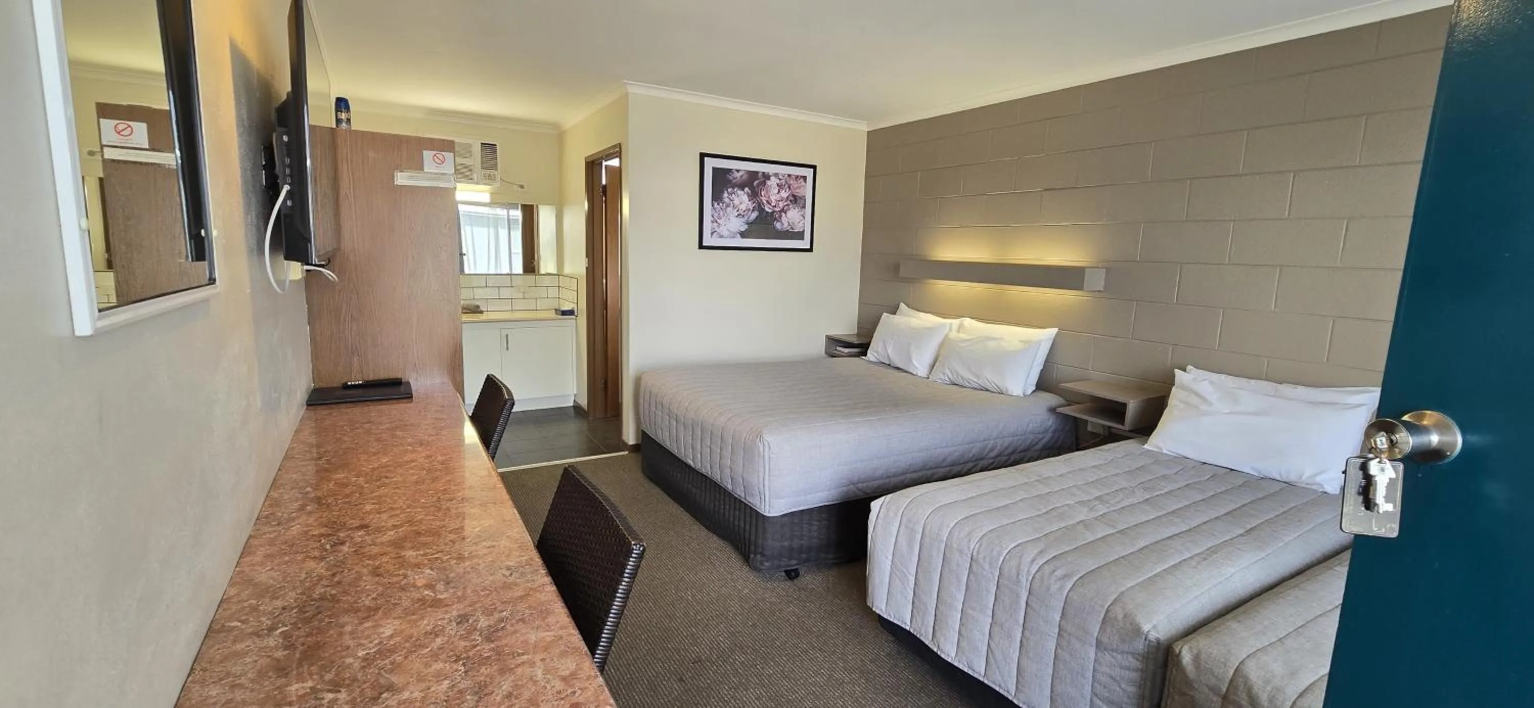 Photo of the whole room, Bed in Admella Motel