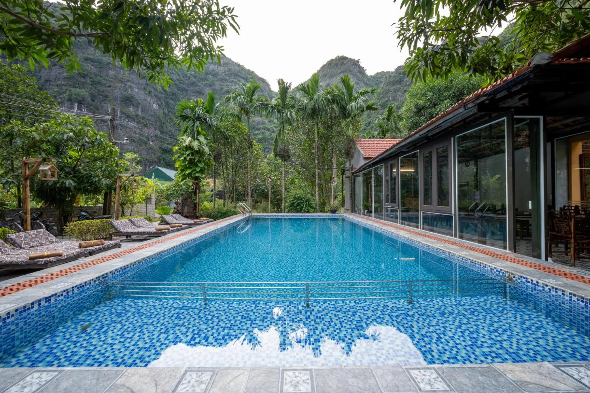 Swimming pool in Tam Coc Luxury Homestay