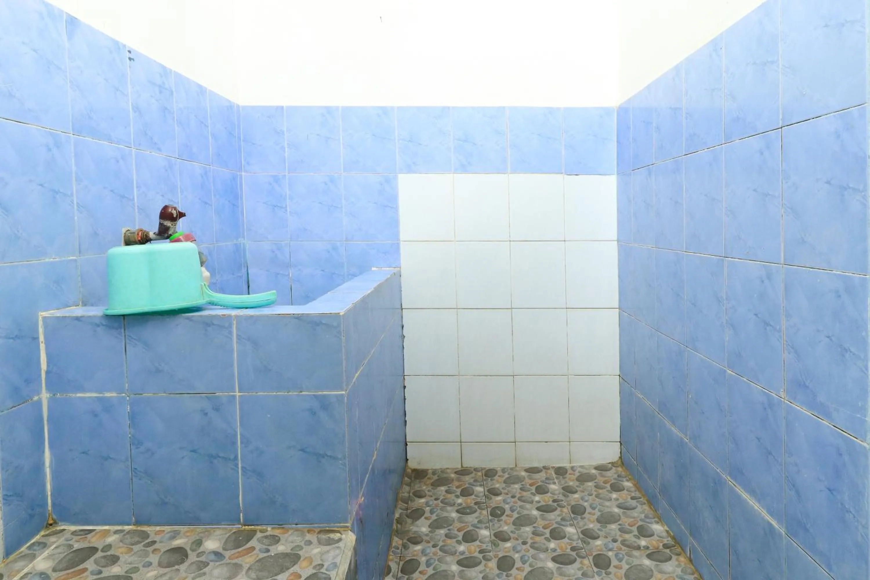 Bathroom in Dharmawati Homestay Syariah at Terminal Purabaya