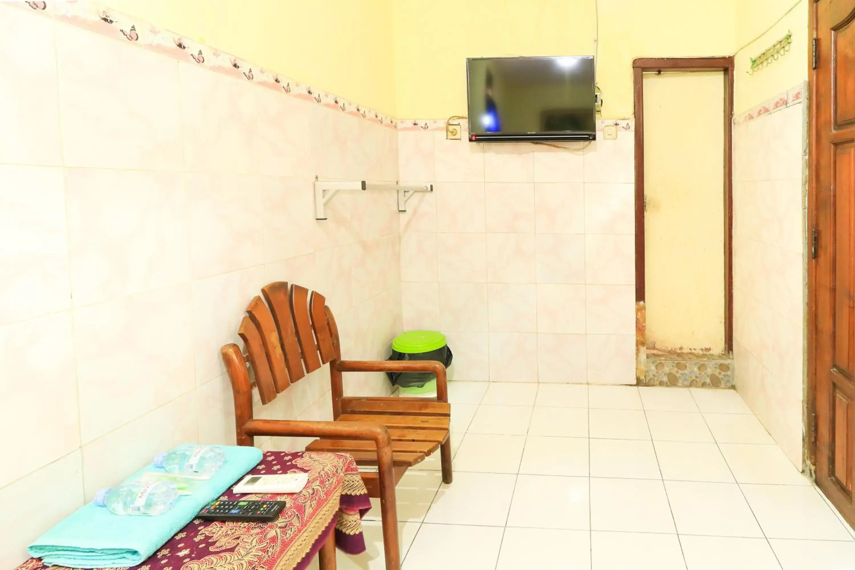 Bedroom in Dharmawati Homestay Syariah at Terminal Purabaya Bedroom in Dharmawati Homestay Syariah at Terminal Purabaya