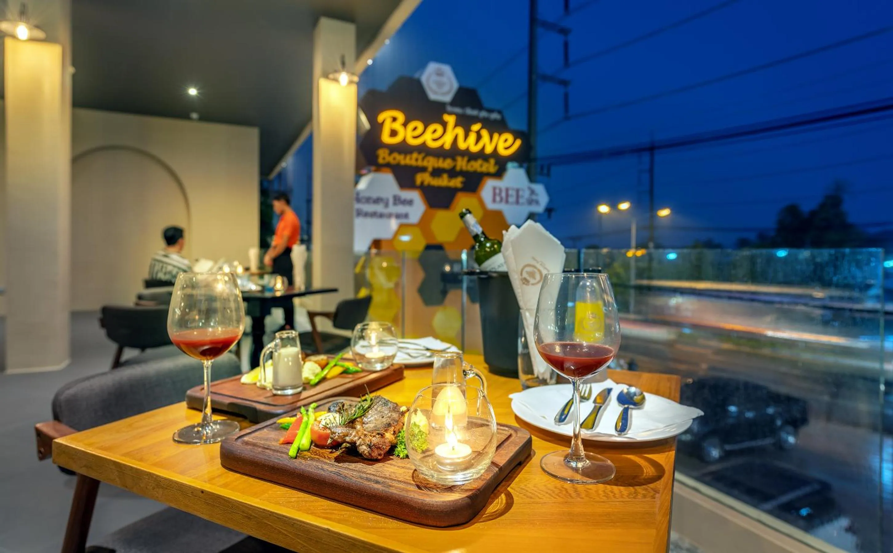Restaurant/places to eat in Beehive Boutique Hotel Phuket