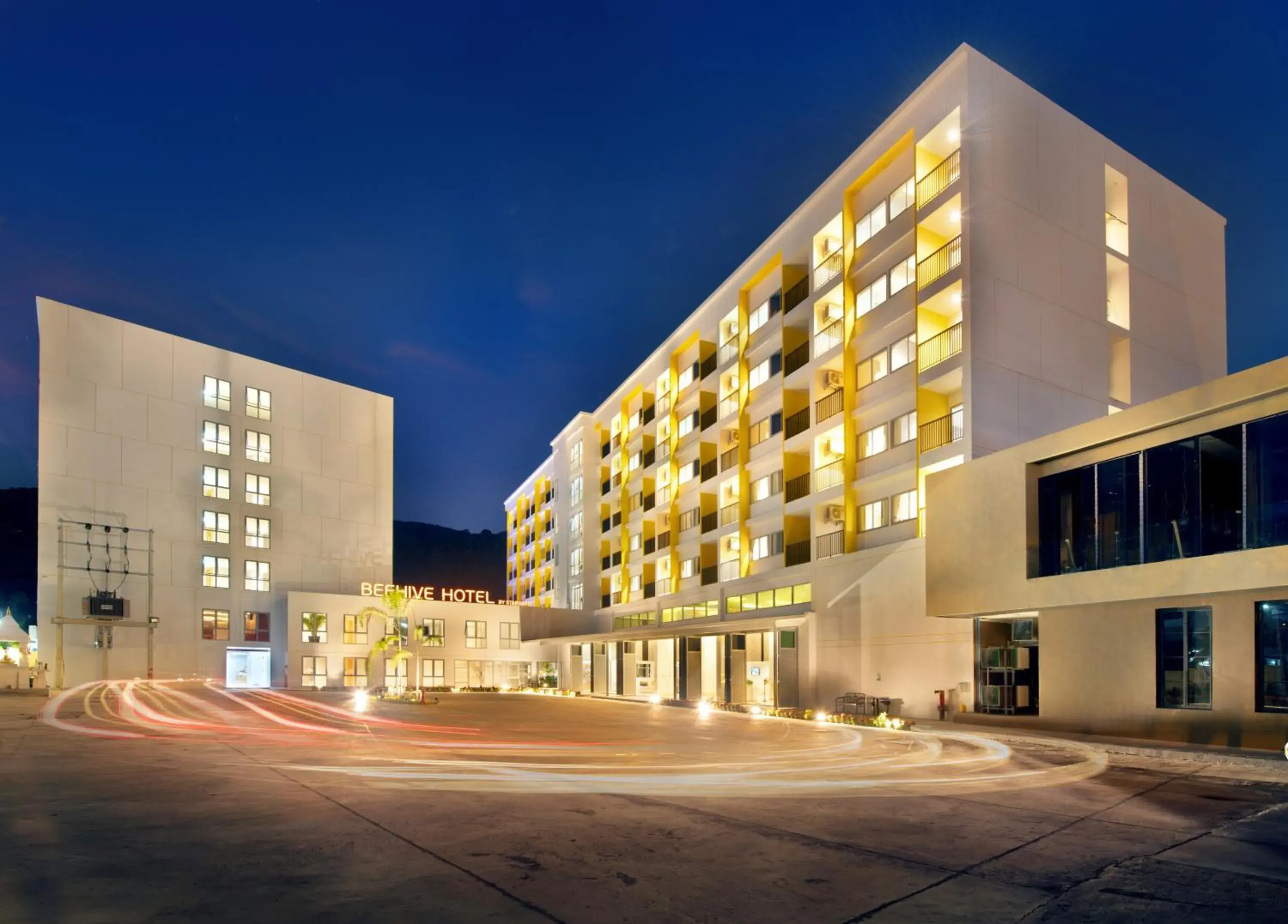 Property building in Beehive Boutique Hotel Phuket Property building in Beehive Boutique Hotel Phuket