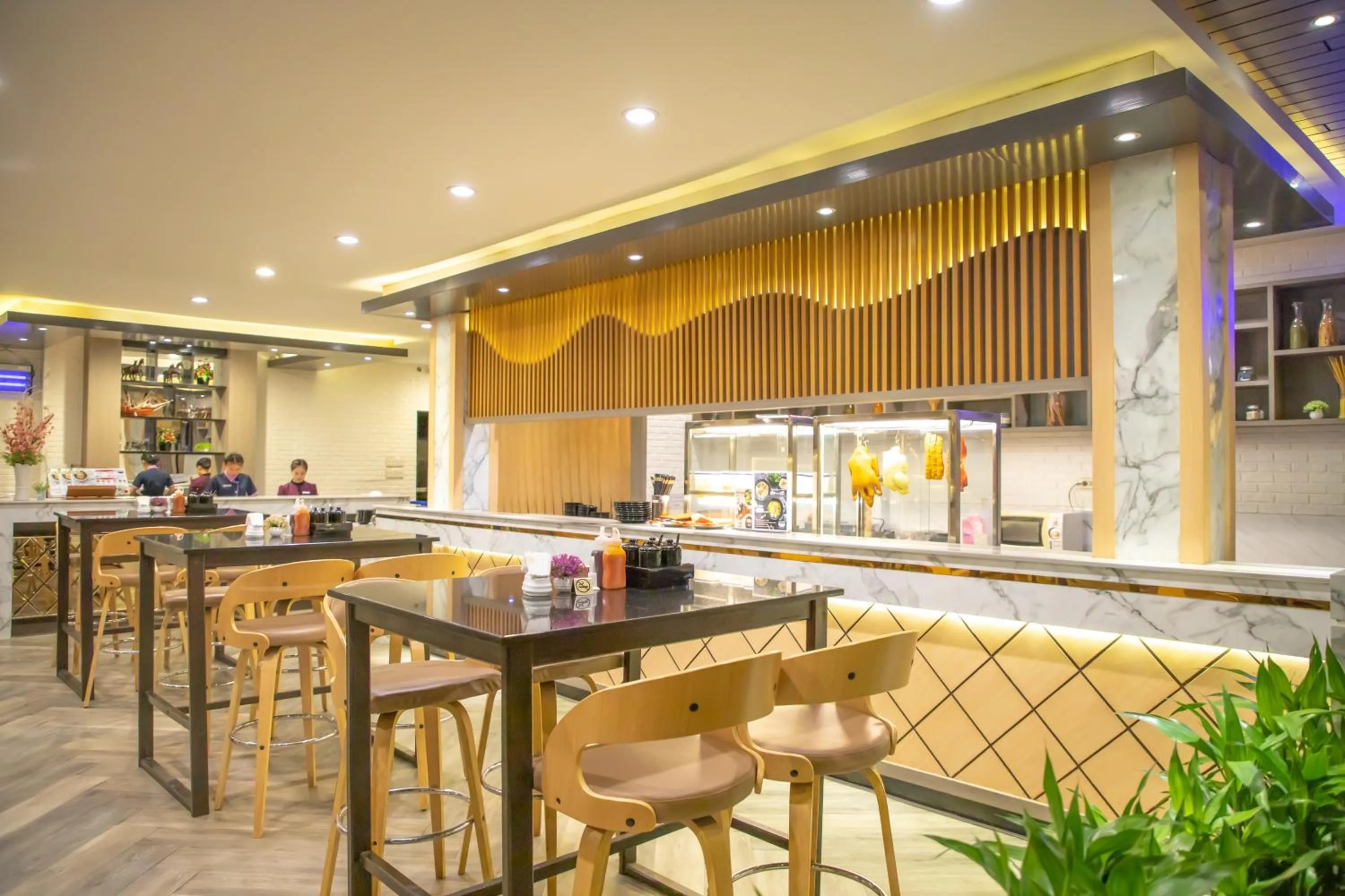 Restaurant/places to eat in Savan Resorts