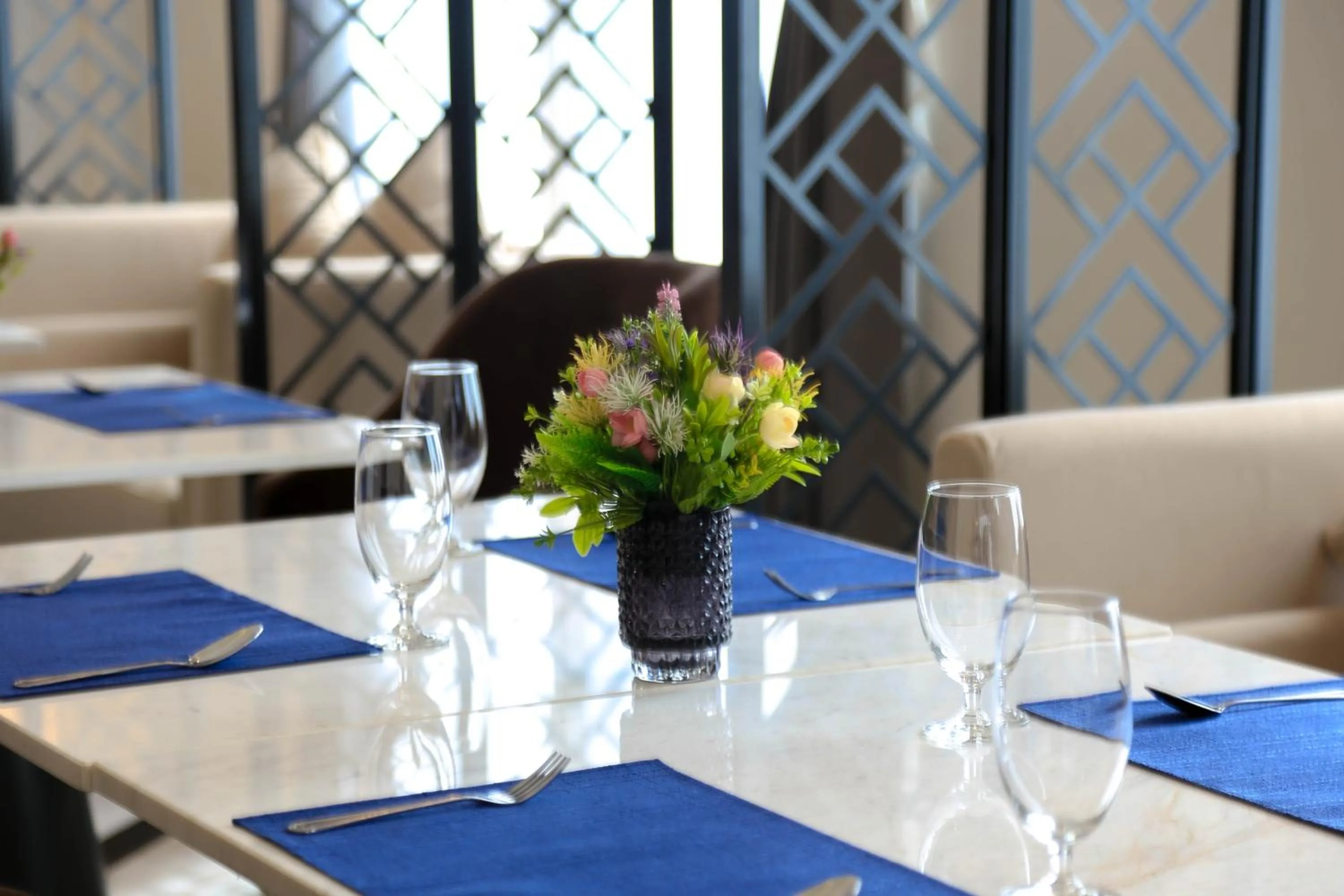 Restaurant/places to eat in Savan Resorts