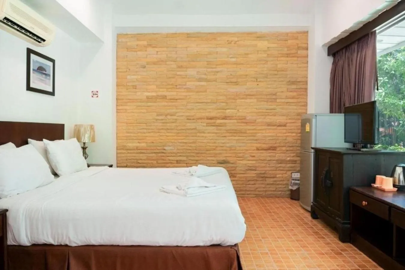 Bedroom, Bed in Garden Home Kata