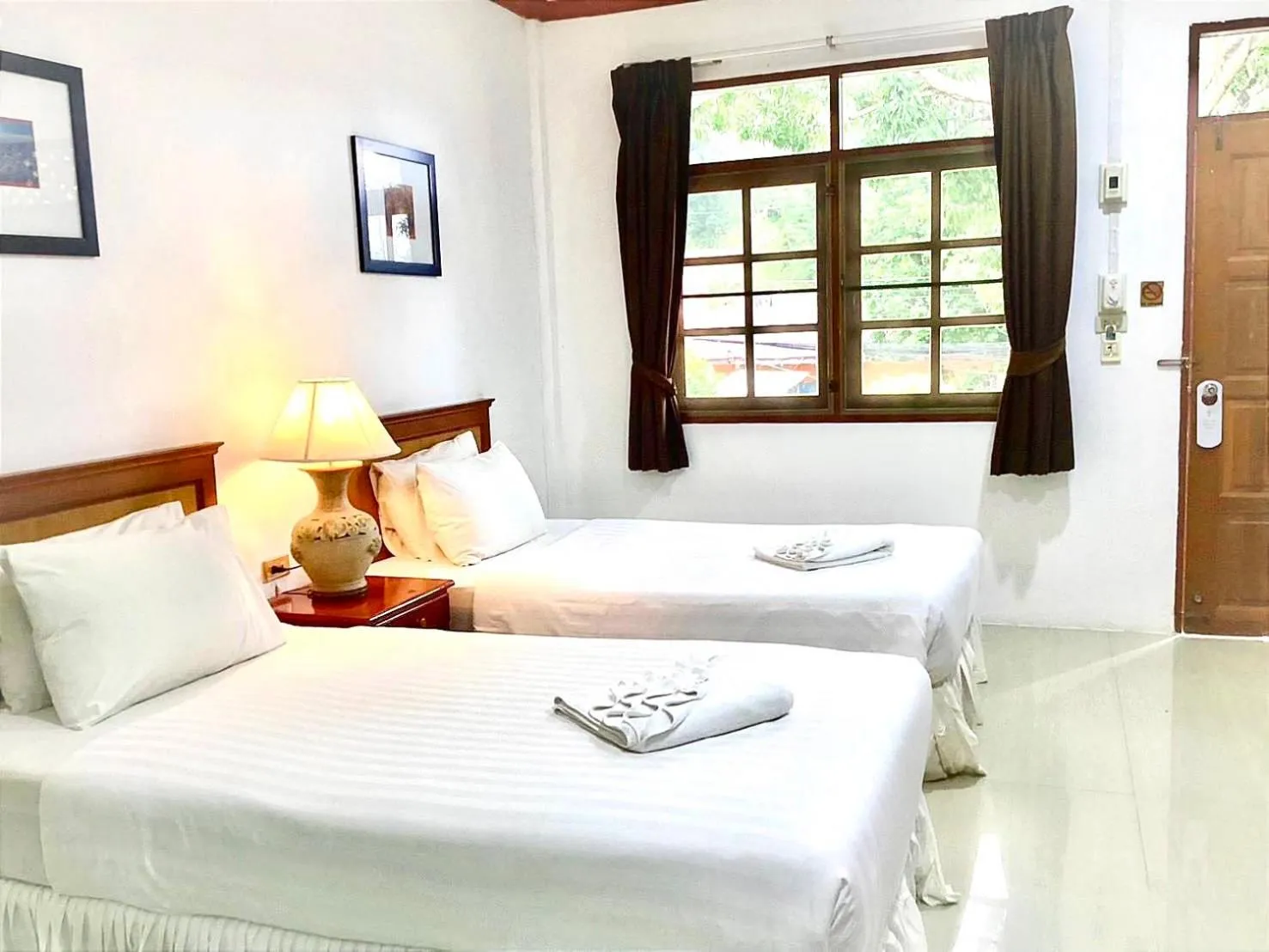 Bedroom, Bed in Garden Home Kata