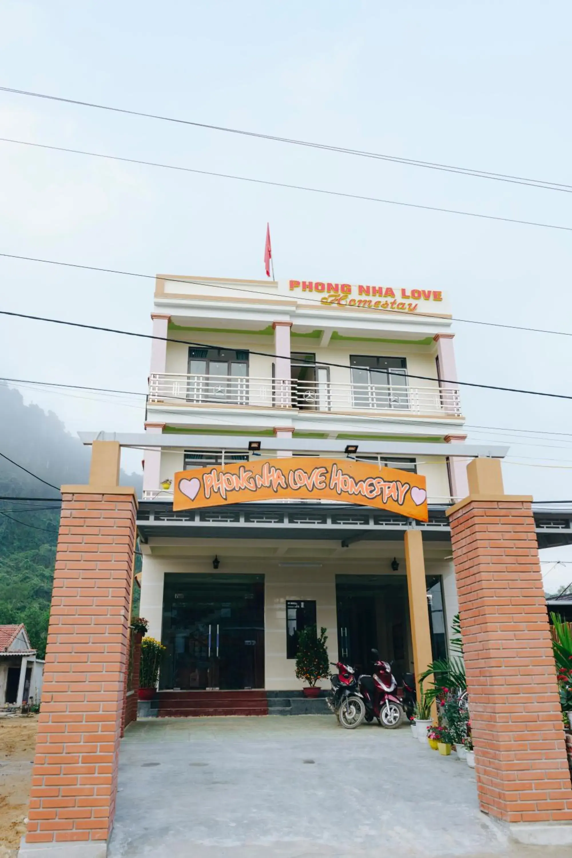 Property building in Phong Nha Love Homestay Property building in Phong Nha Love Homestay