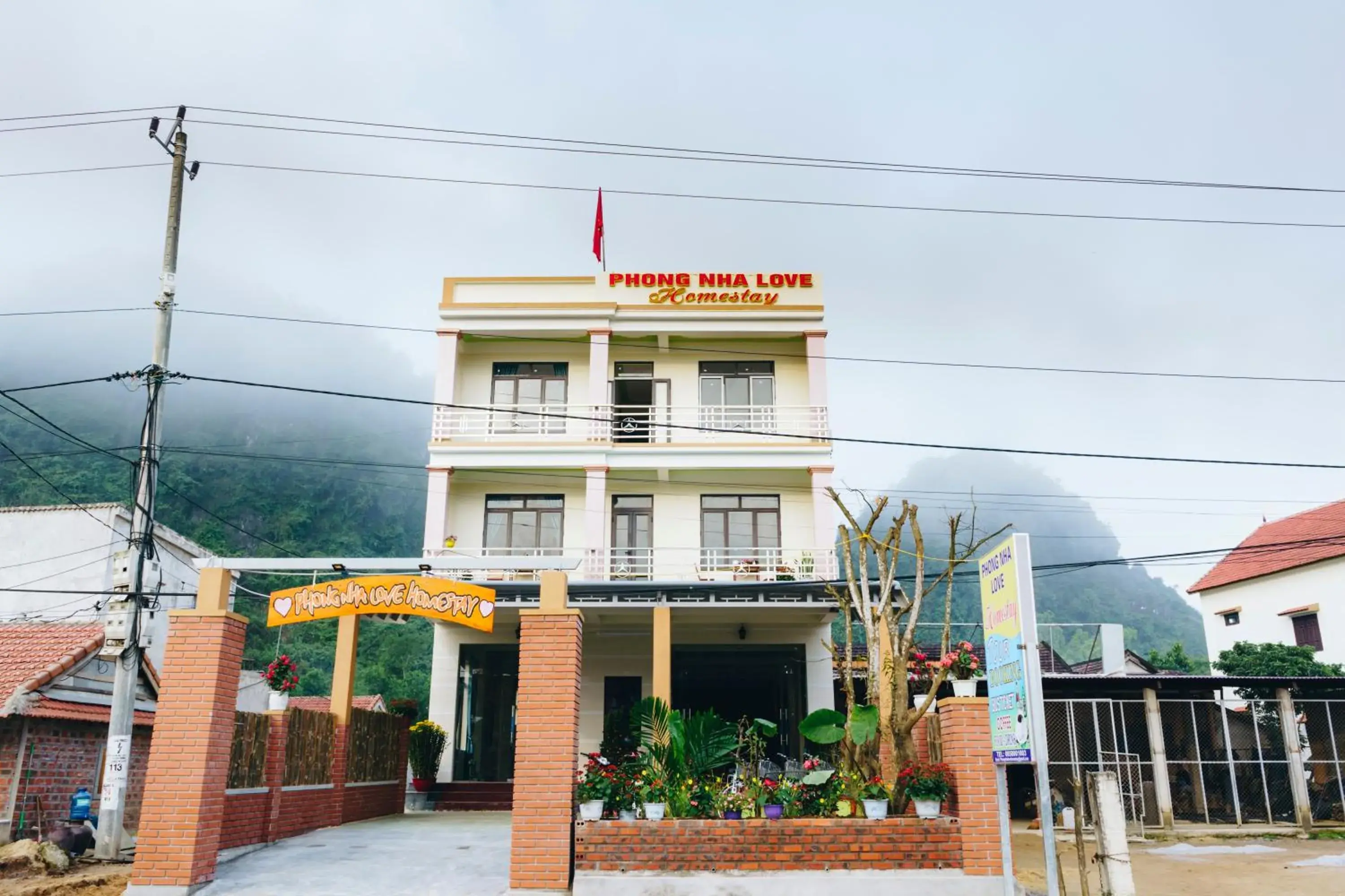 Property building in Phong Nha Love Homestay Property building in Phong Nha Love Homestay