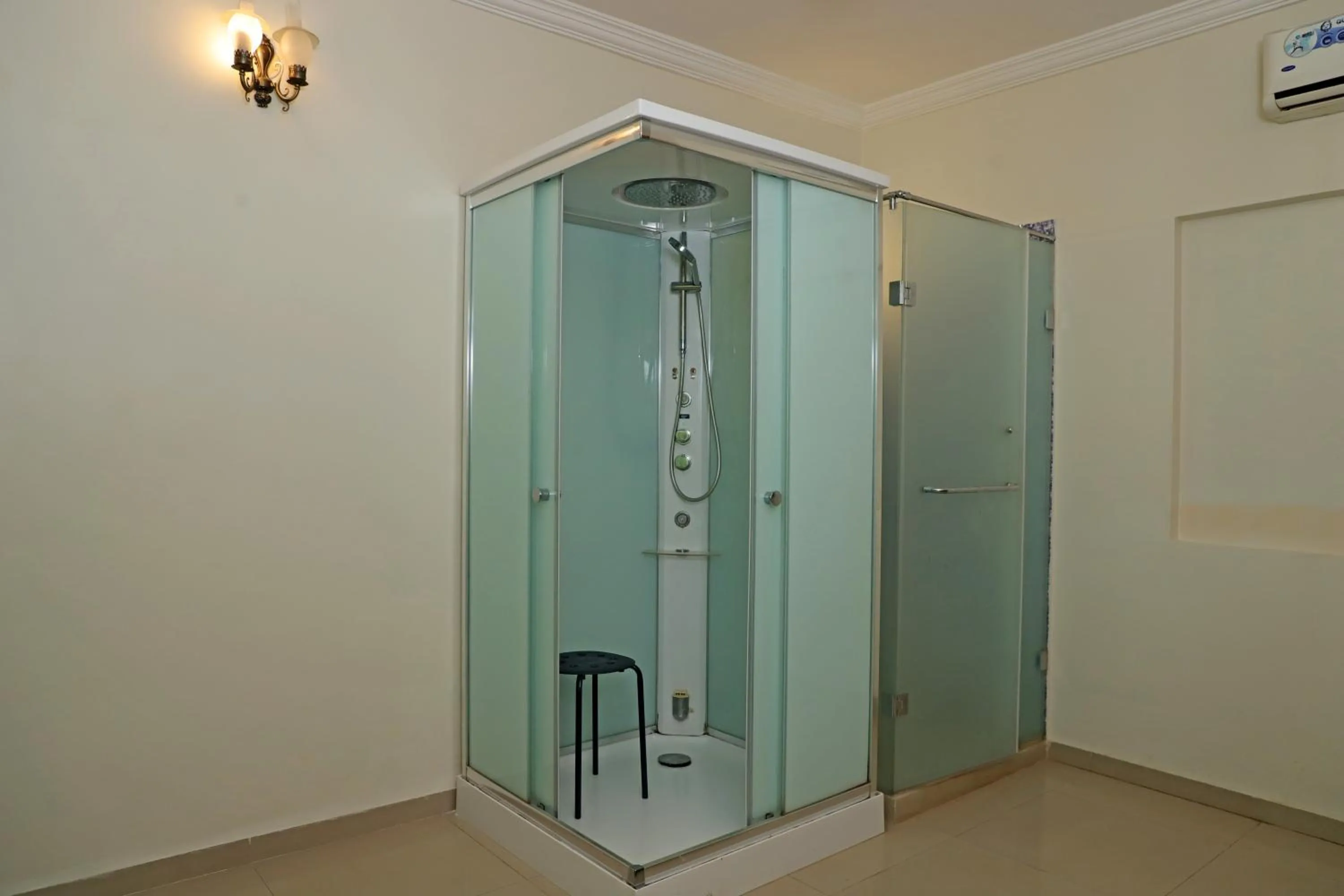 Steam room in Golden Tulip Candolim, Goa
