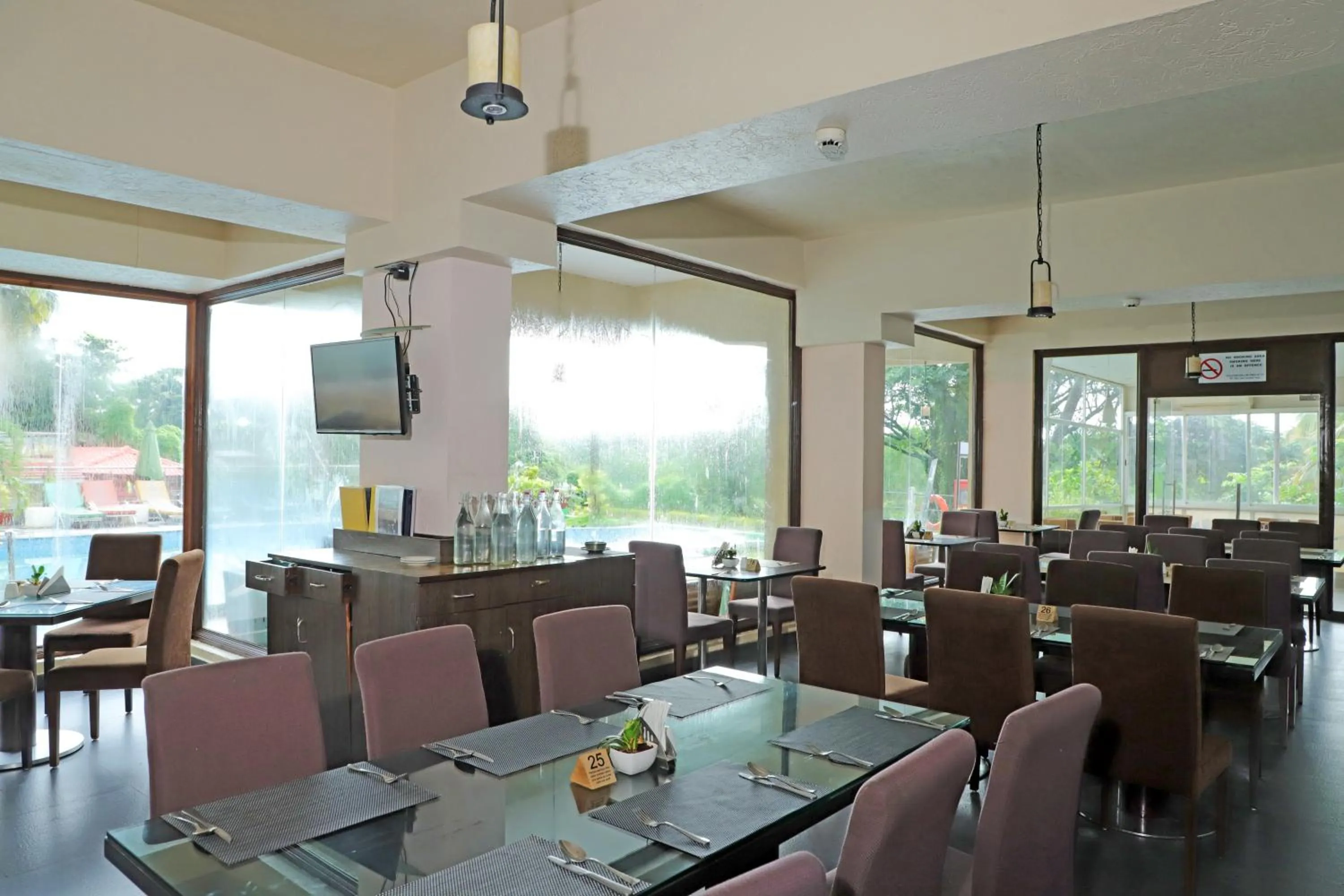 Restaurant/places to eat in Golden Tulip Candolim, Goa