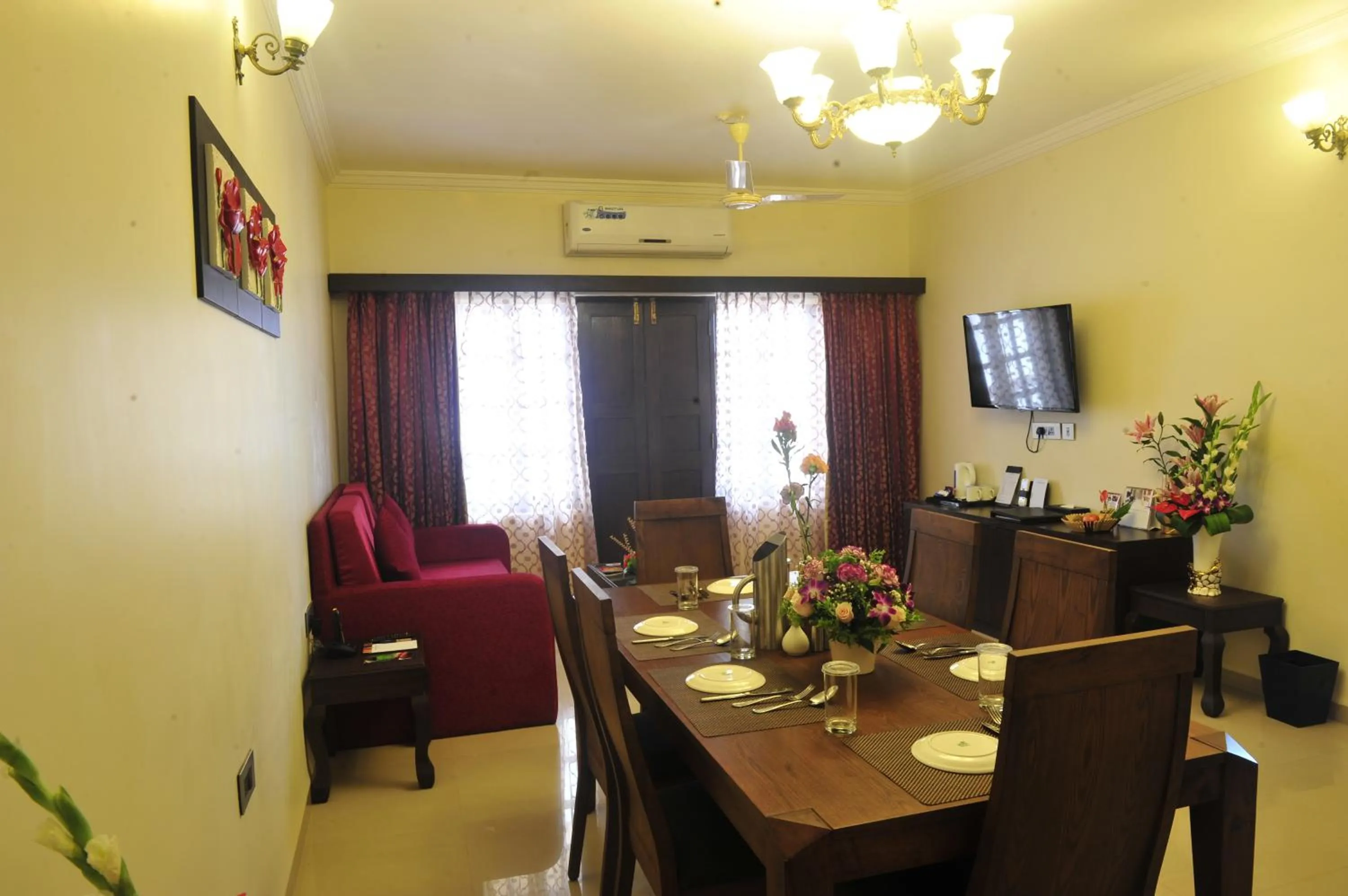 Dining area in Golden Tulip Candolim, Goa