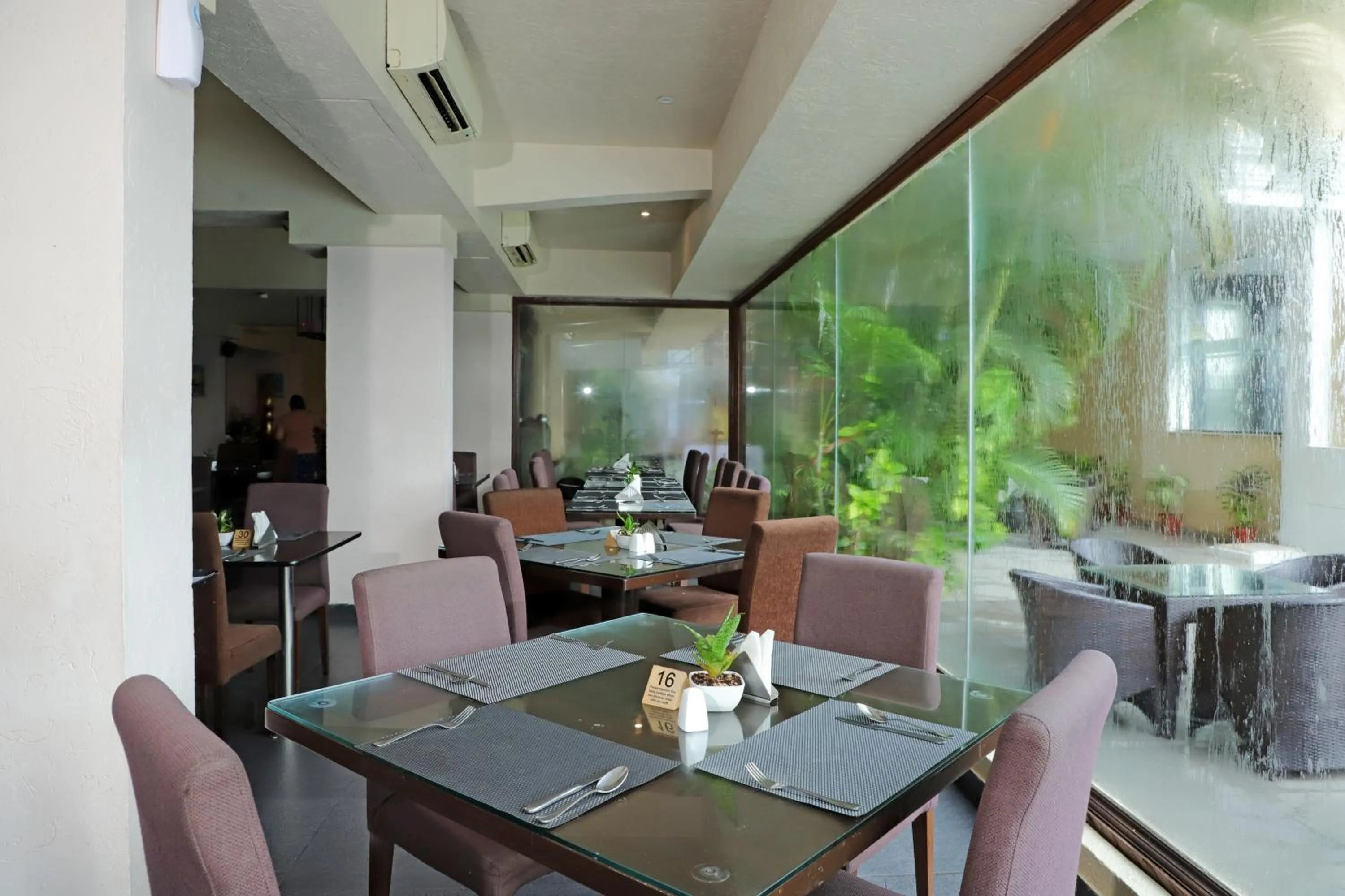 Restaurant/places to eat in Golden Tulip Candolim, Goa
