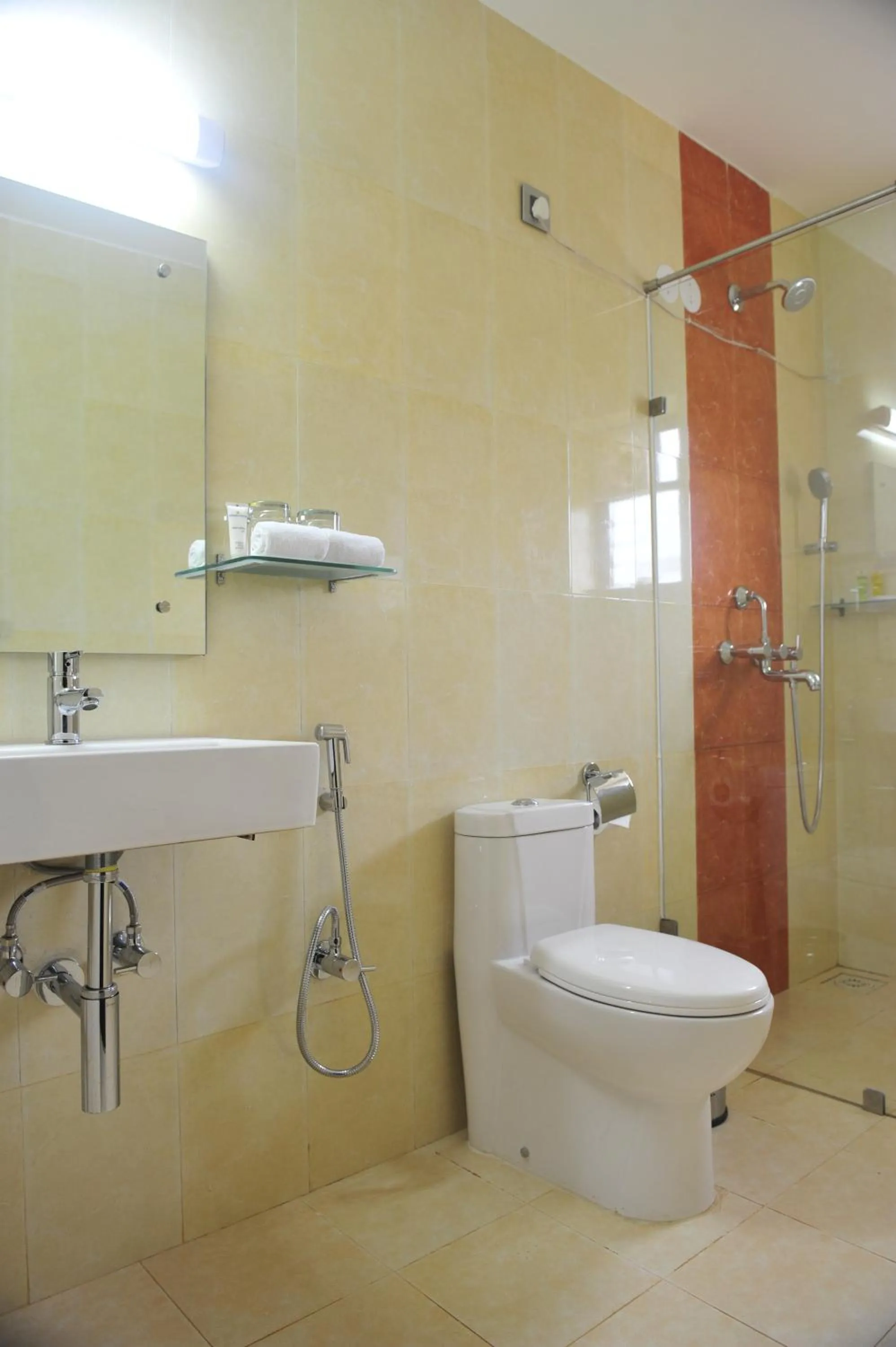 Toilet in Golden Tulip Candolim, Goa