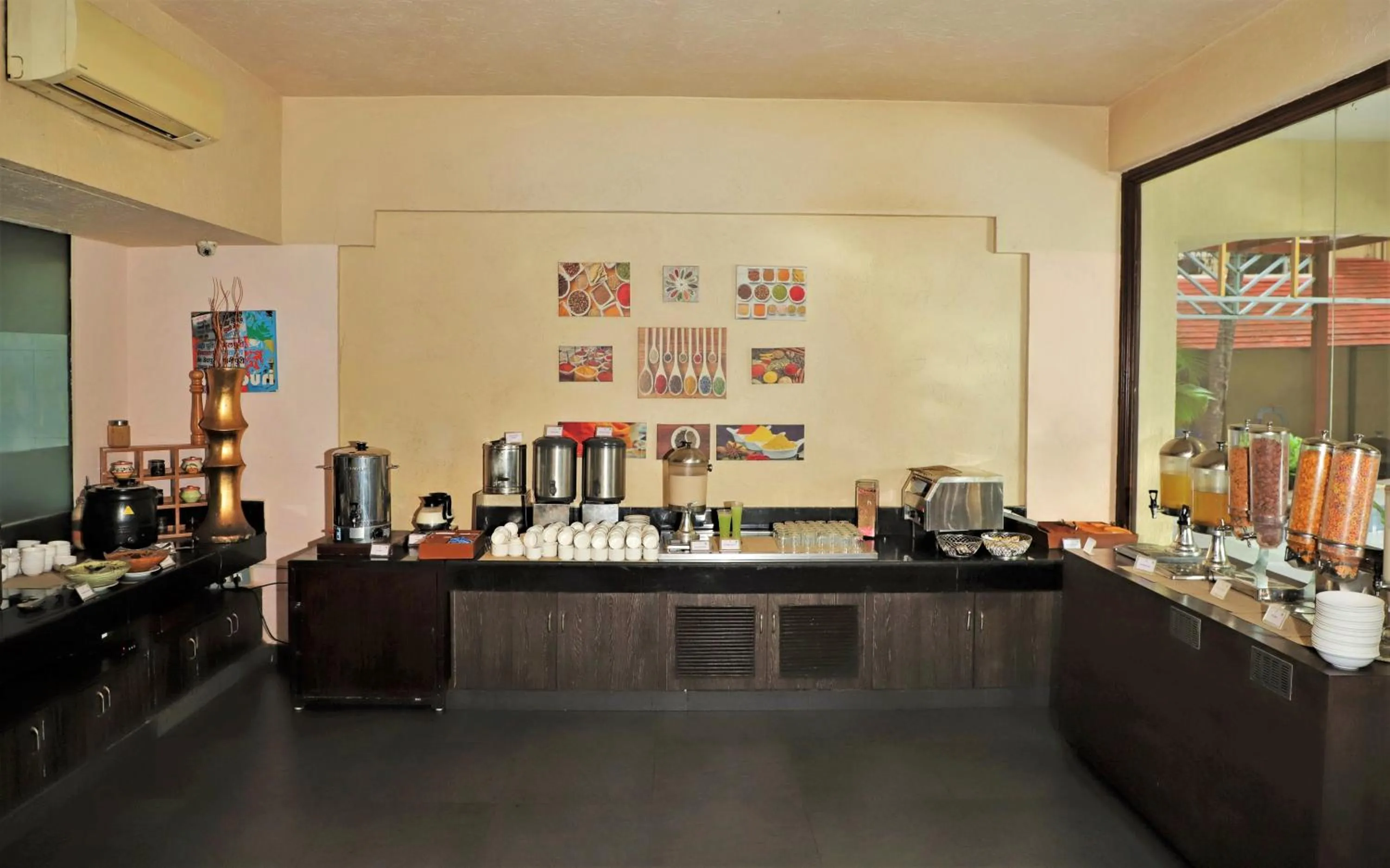 Buffet breakfast in Golden Tulip Candolim, Goa