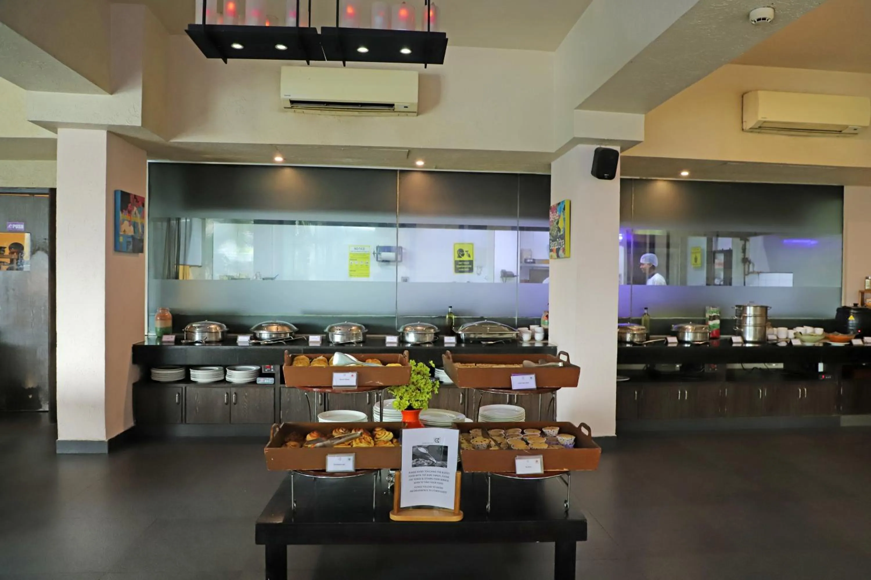 Buffet breakfast in Golden Tulip Candolim, Goa