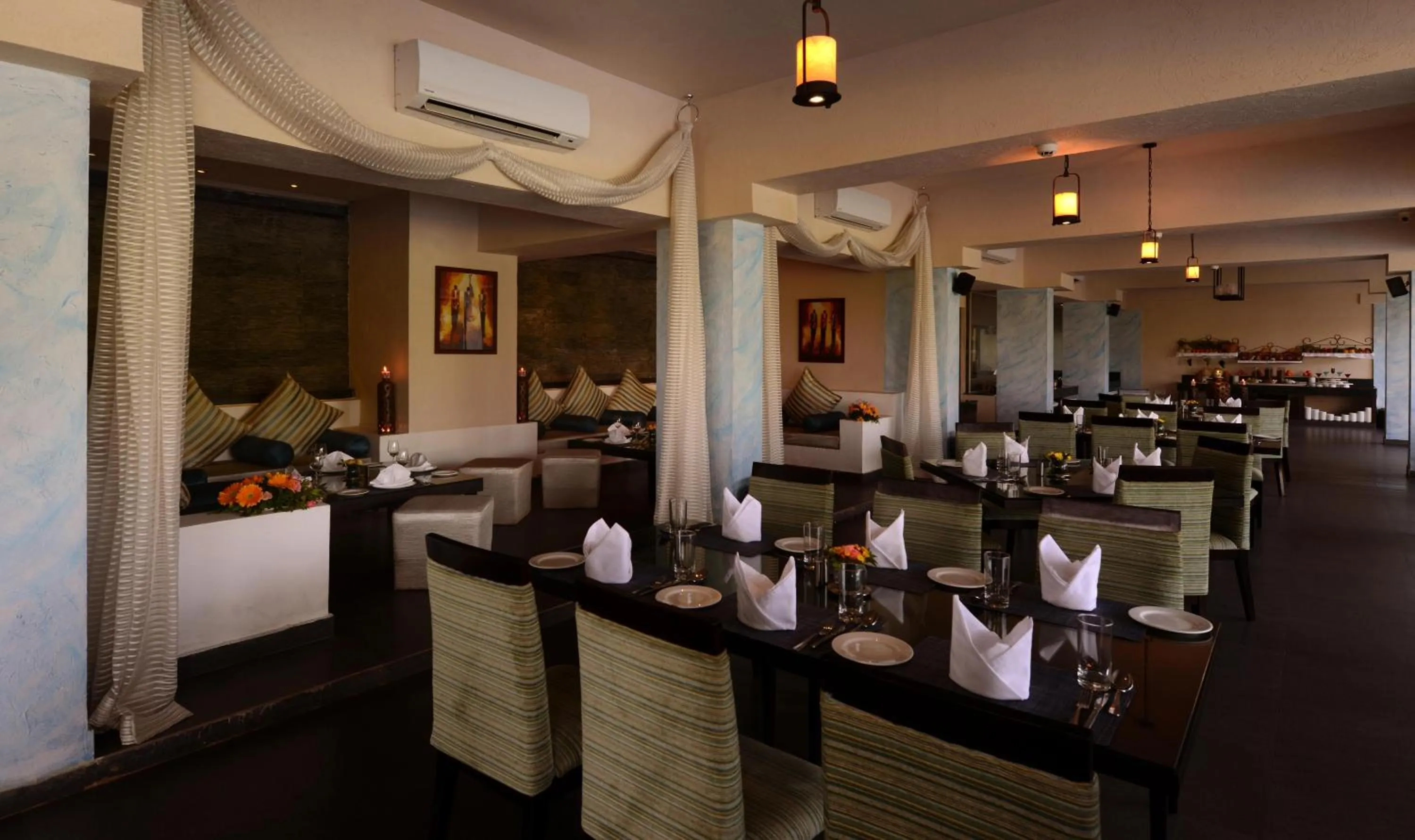 Restaurant/places to eat in Golden Tulip Candolim, Goa