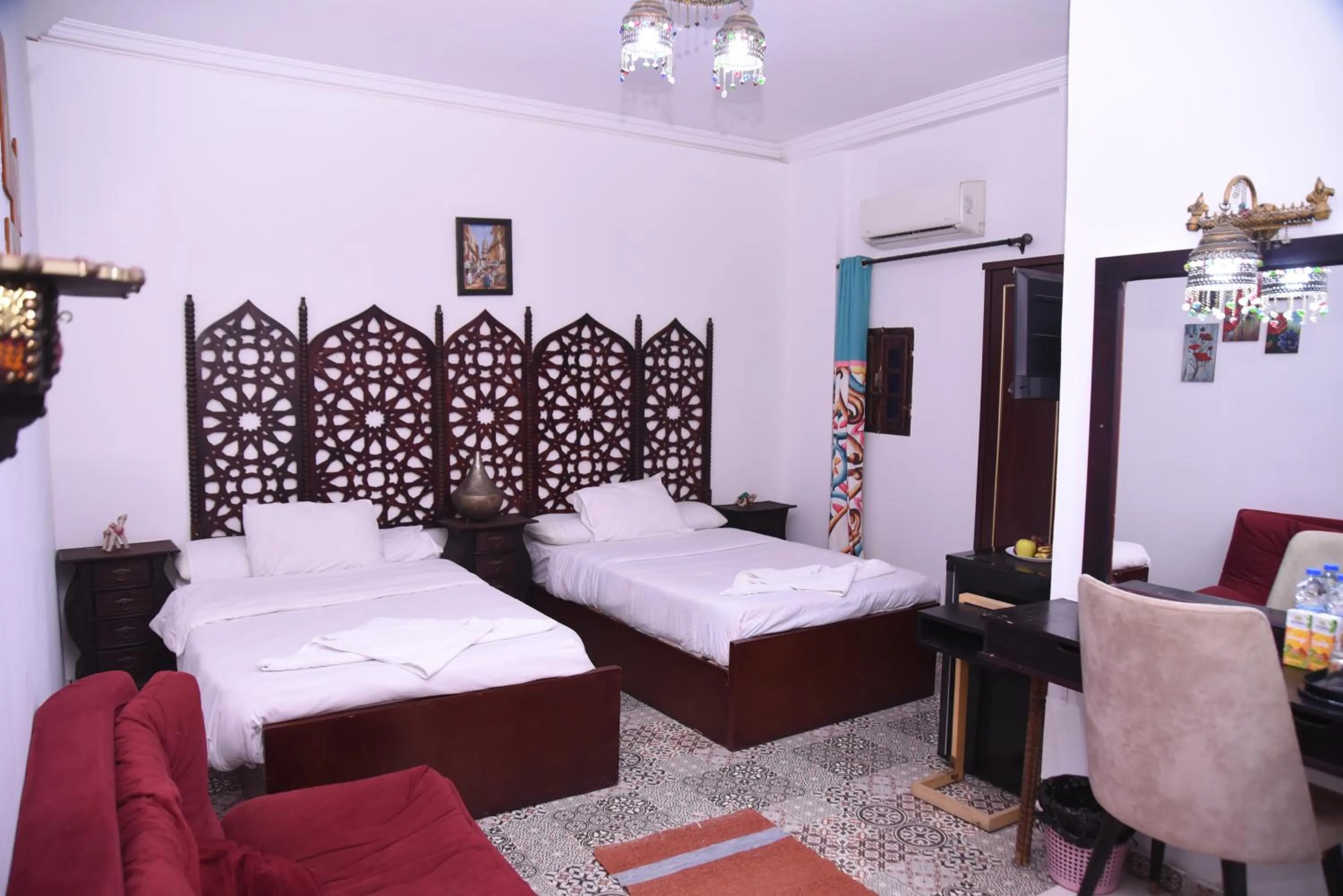 Bed in Arabian Nights Pyramids Guesthouse