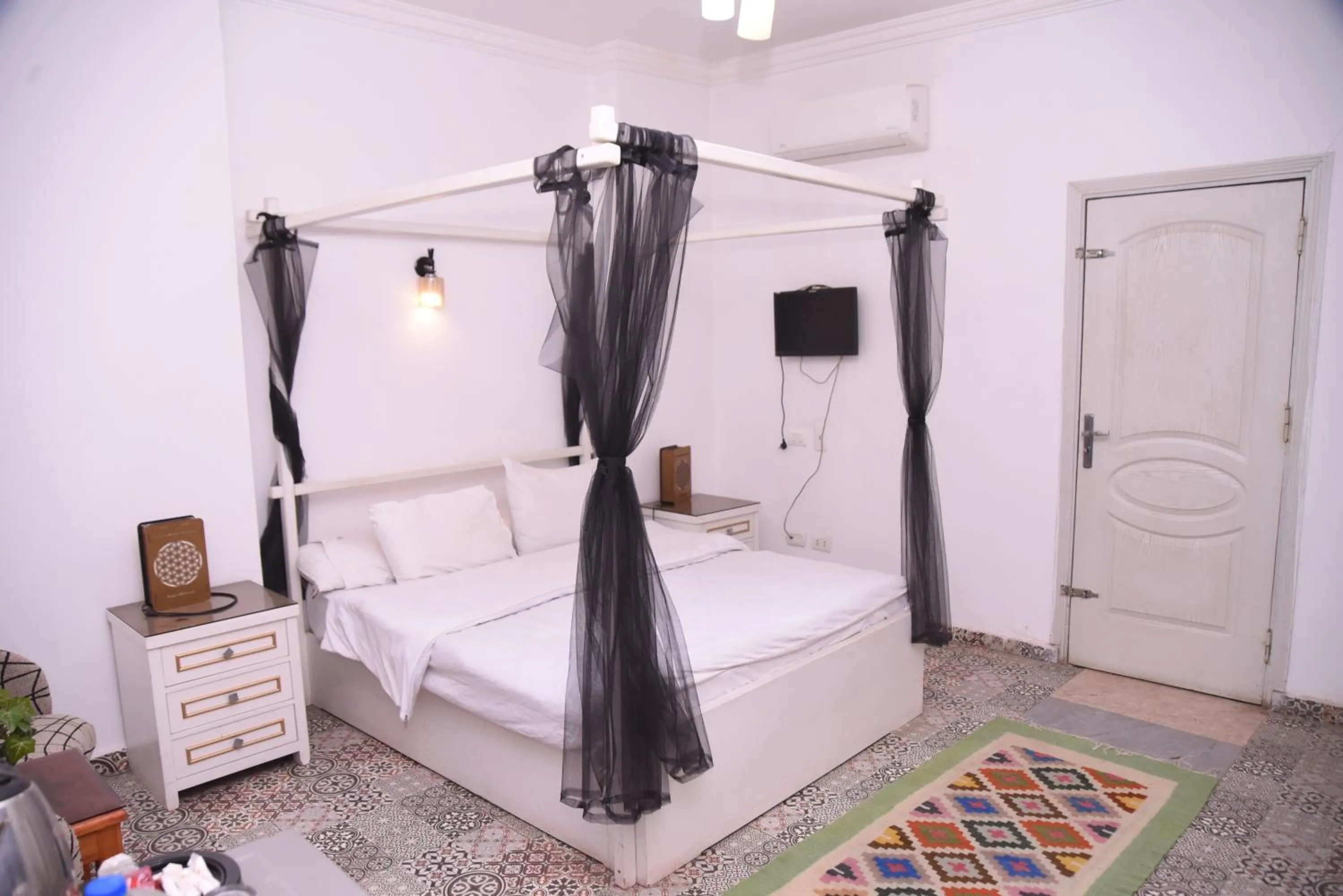 Bed in Arabian Nights Pyramids Guesthouse