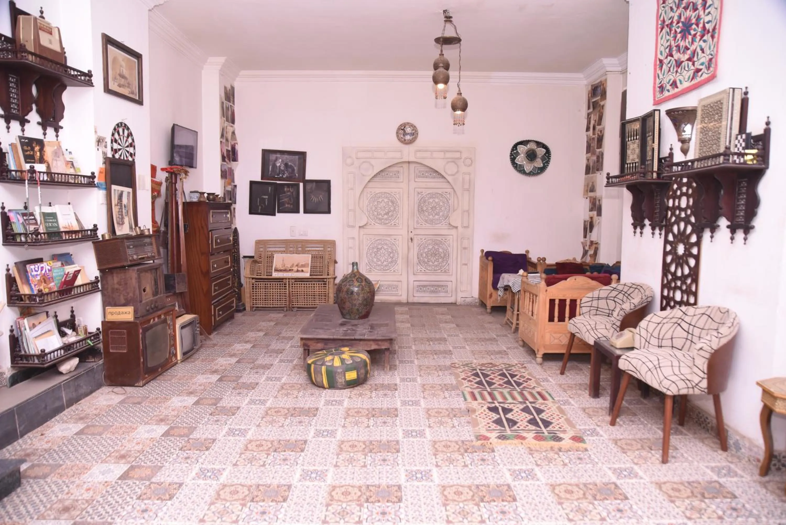 Library in Arabian Nights Pyramids Guesthouse
