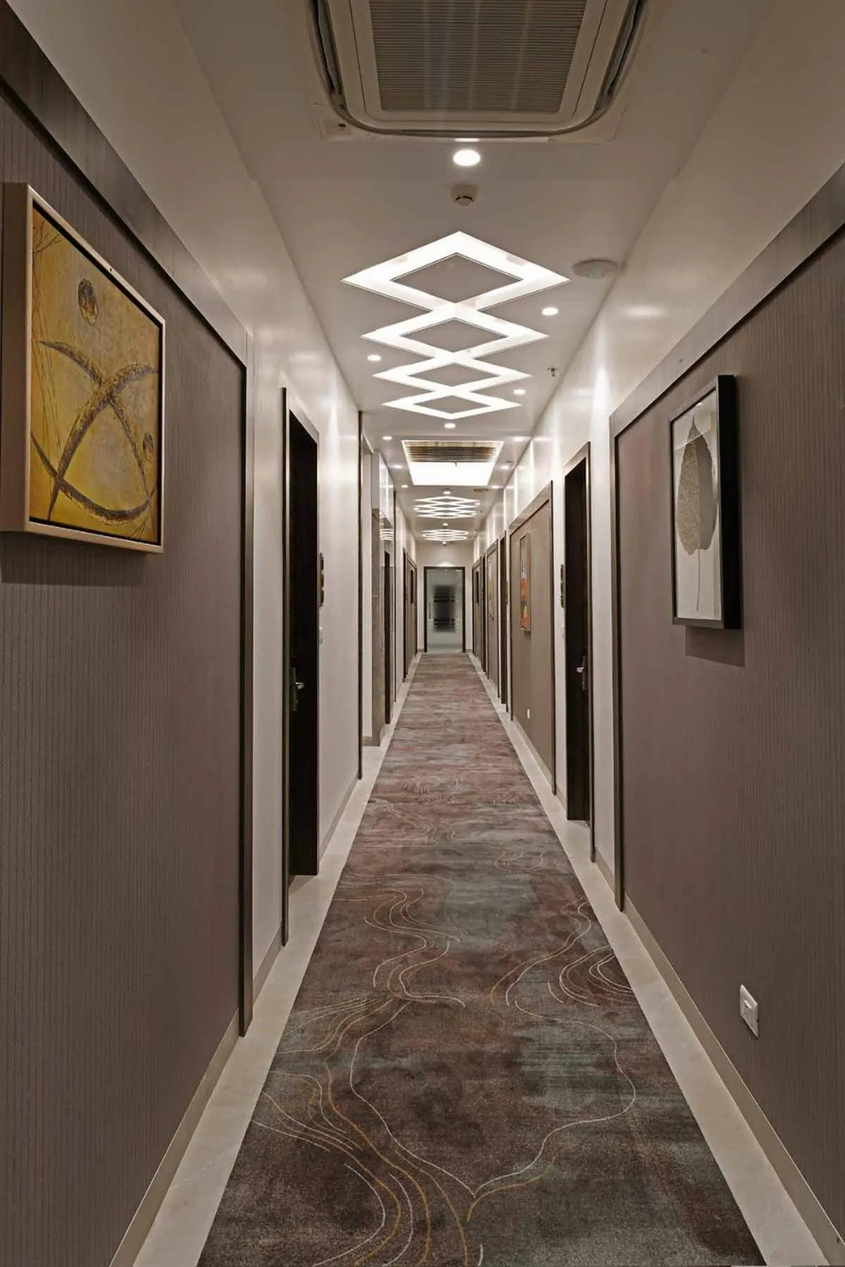 Lobby or reception in Hotel Suba Star Ahmedabad