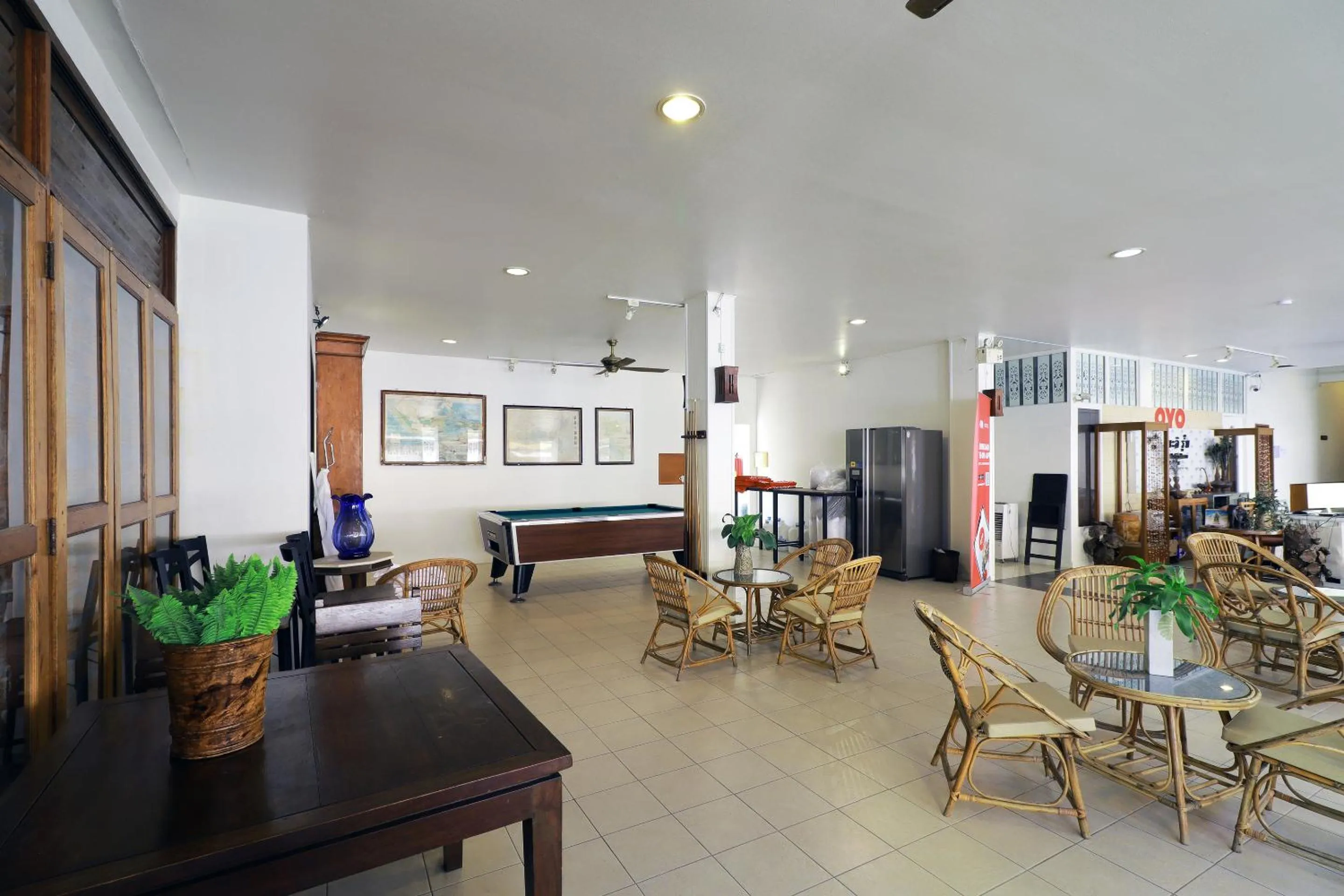 Restaurant/places to eat in Mali's Room