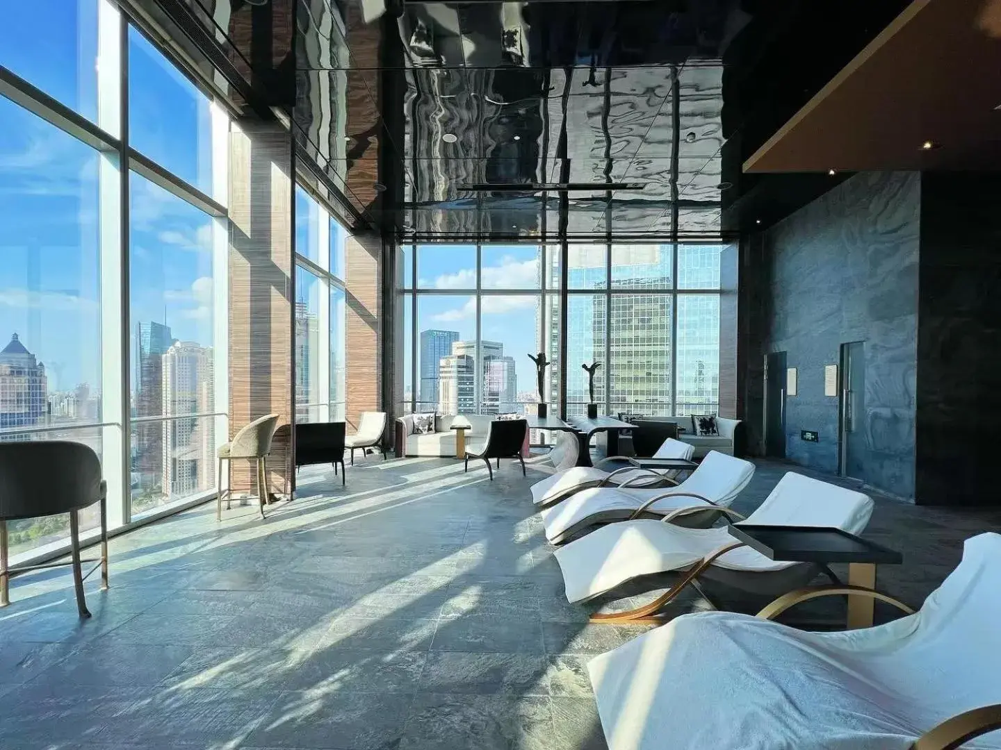 Swimming pool in Regent Shanghai Pudong Swimming pool in Regent Shanghai Pudong