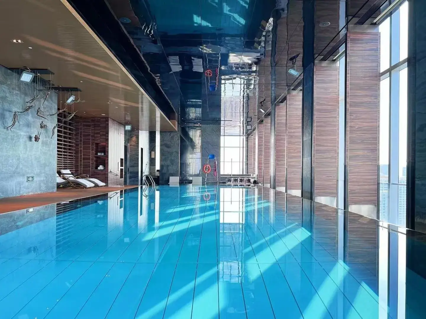 Swimming pool in Regent Shanghai Pudong Swimming pool in Regent Shanghai Pudong