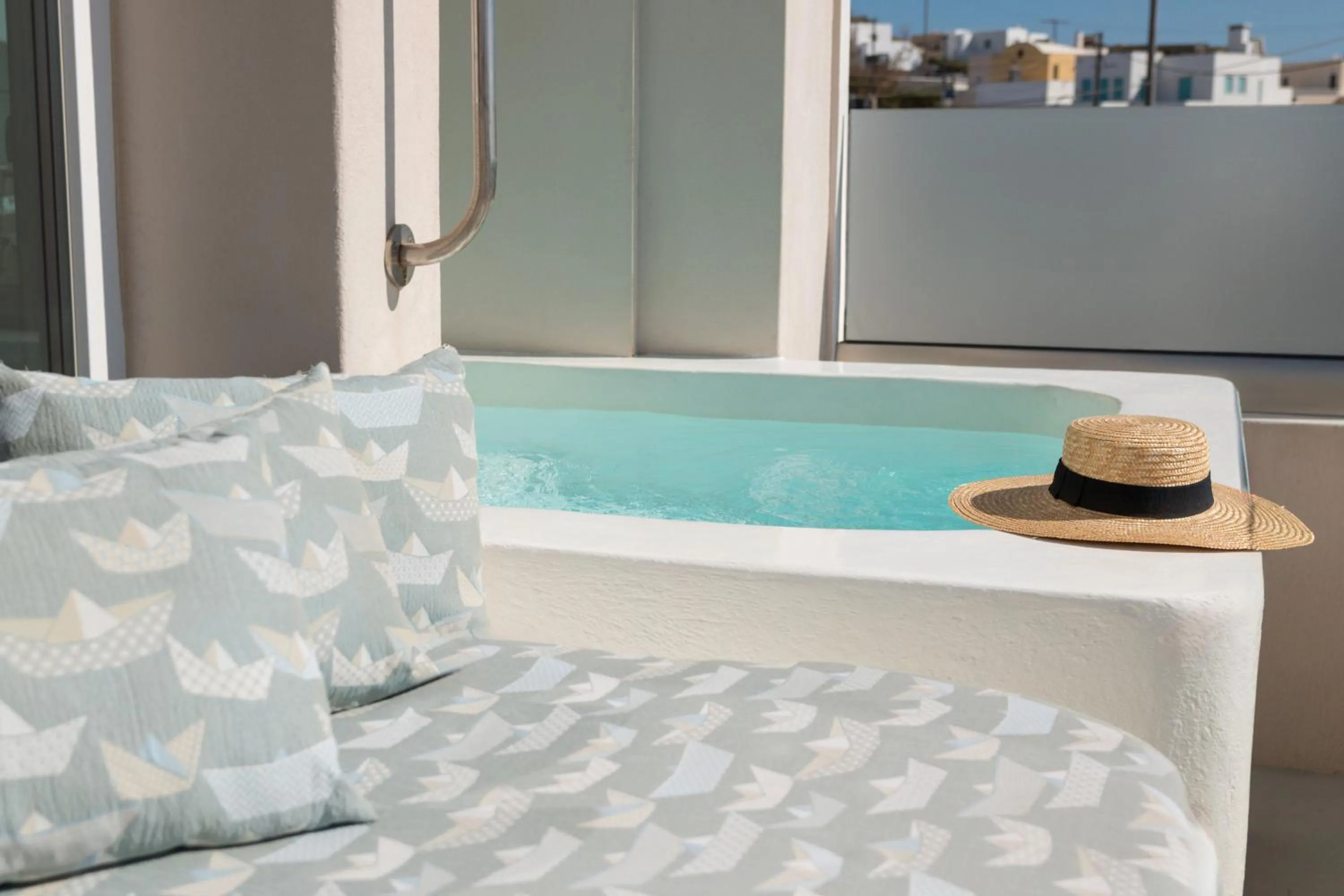Hot Tub, Bed in Heated Jacuzzi Cozy Apartment and Panoramic Views