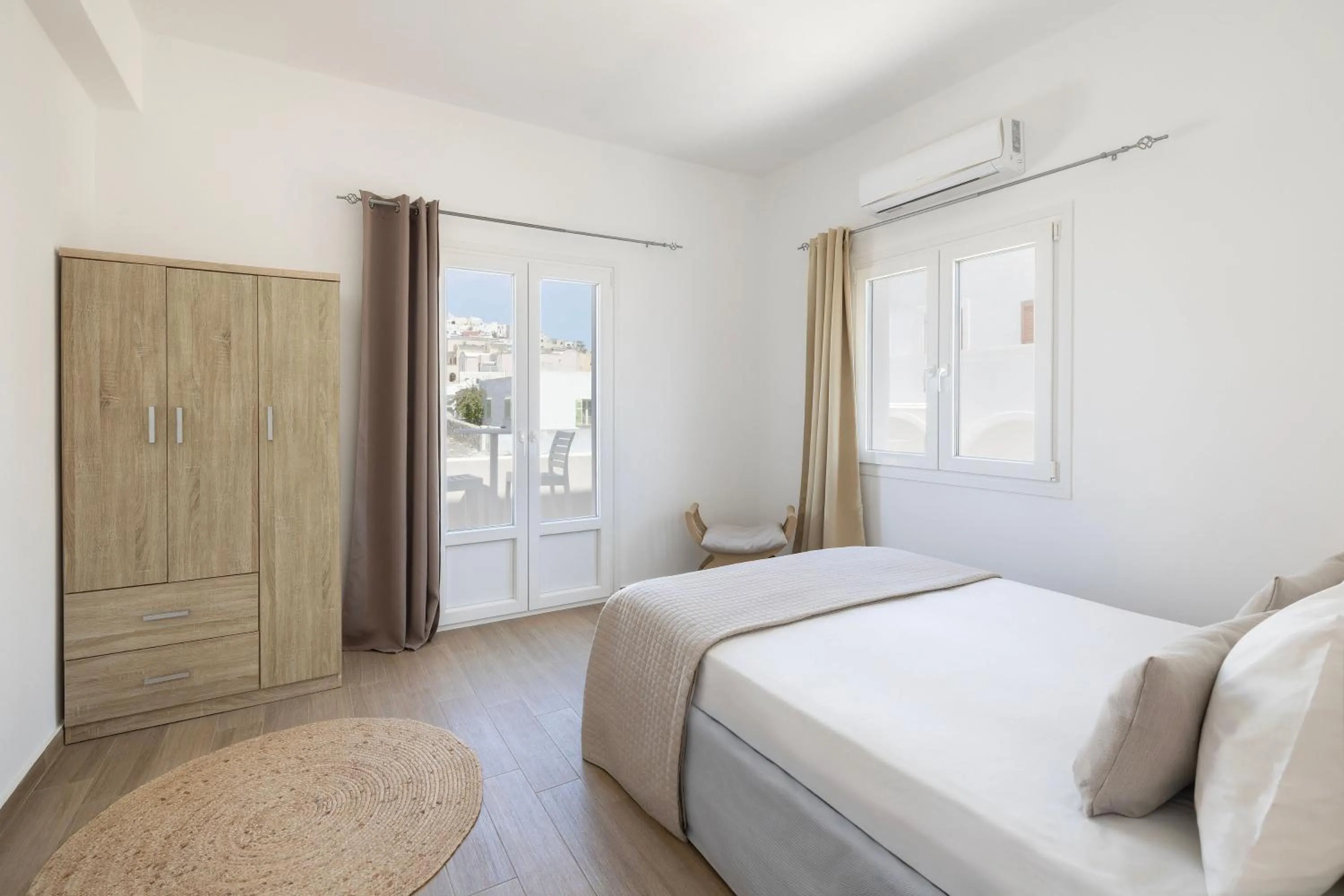 Bed in Heated Jacuzzi Cozy Apartment and Panoramic Views