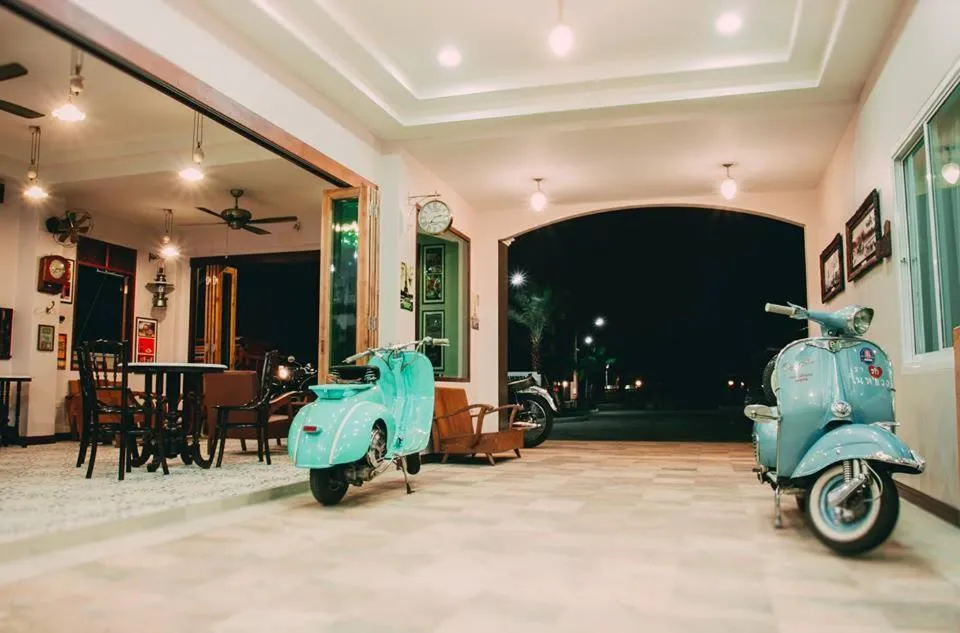 Communal lounge/ TV room in Baan Kiang Wang