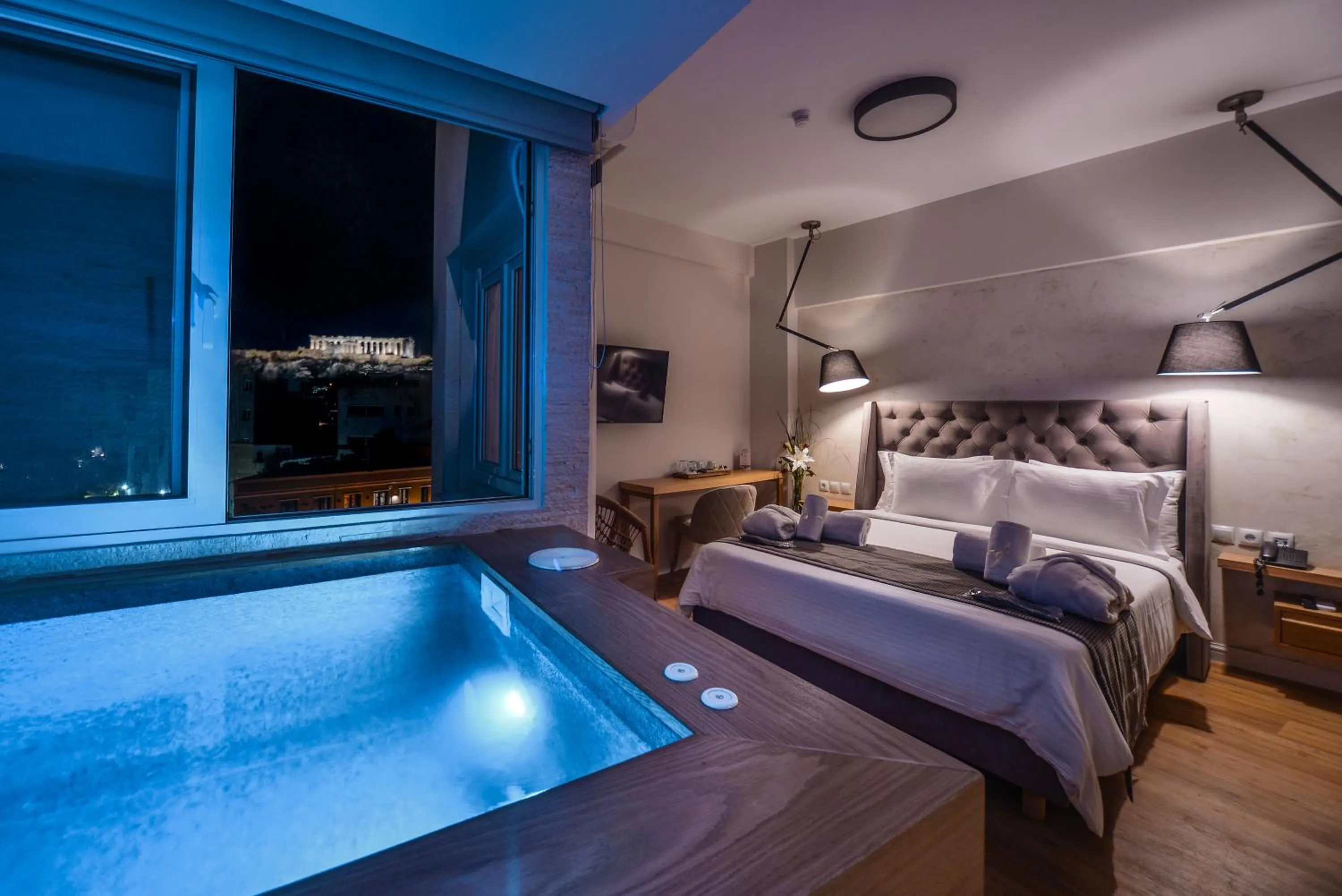 Hot Tub, Bed in A.P. Acropolis View Apartments