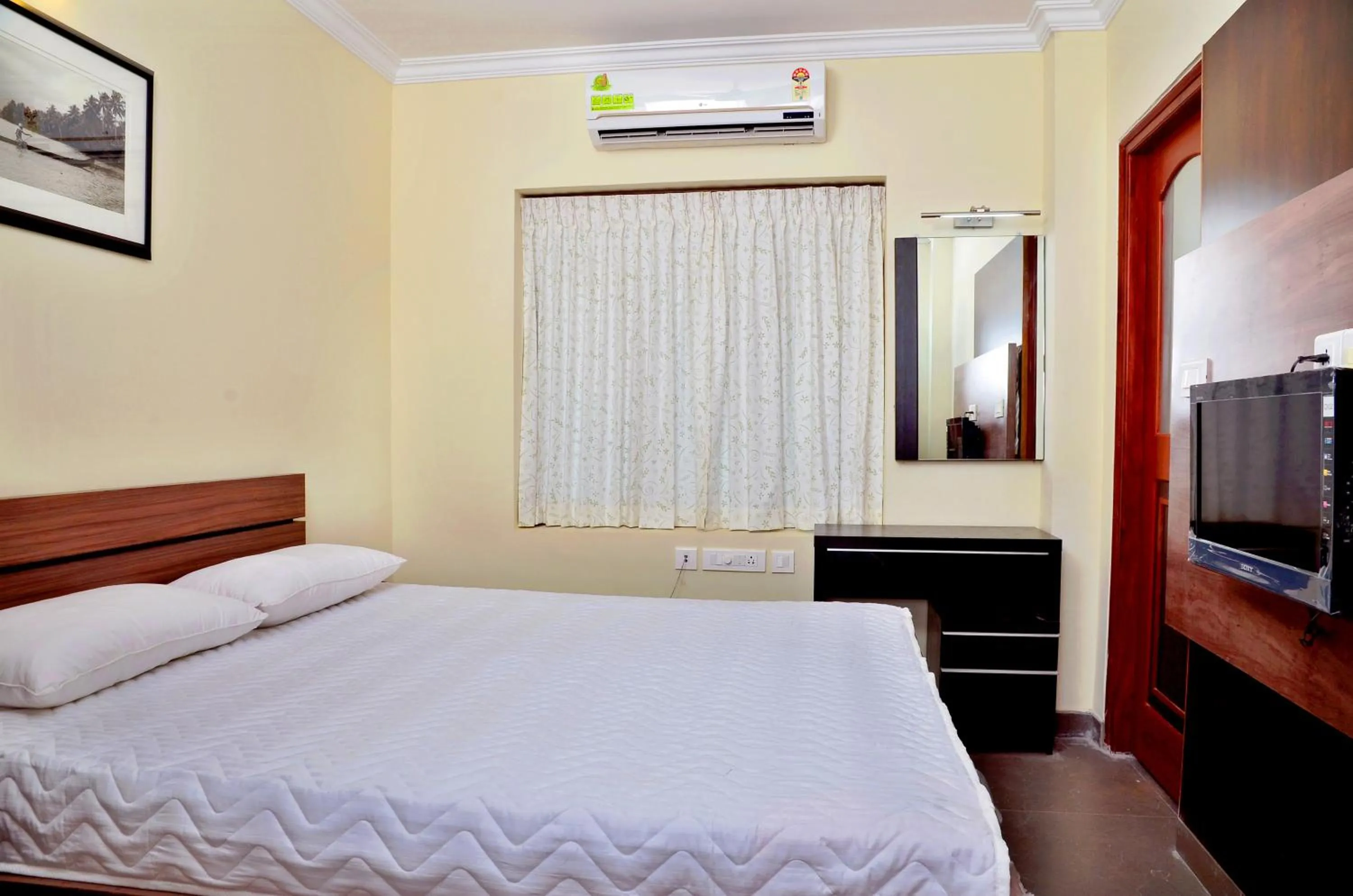 Breakfast, Bed in French Avenue