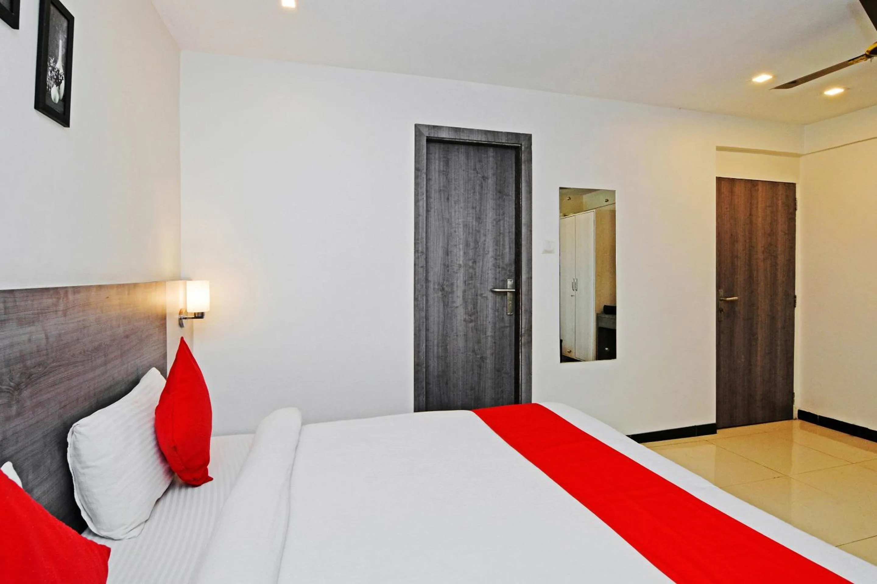 Bedroom, Bed in Hotel O Ashwarya Service Apartment